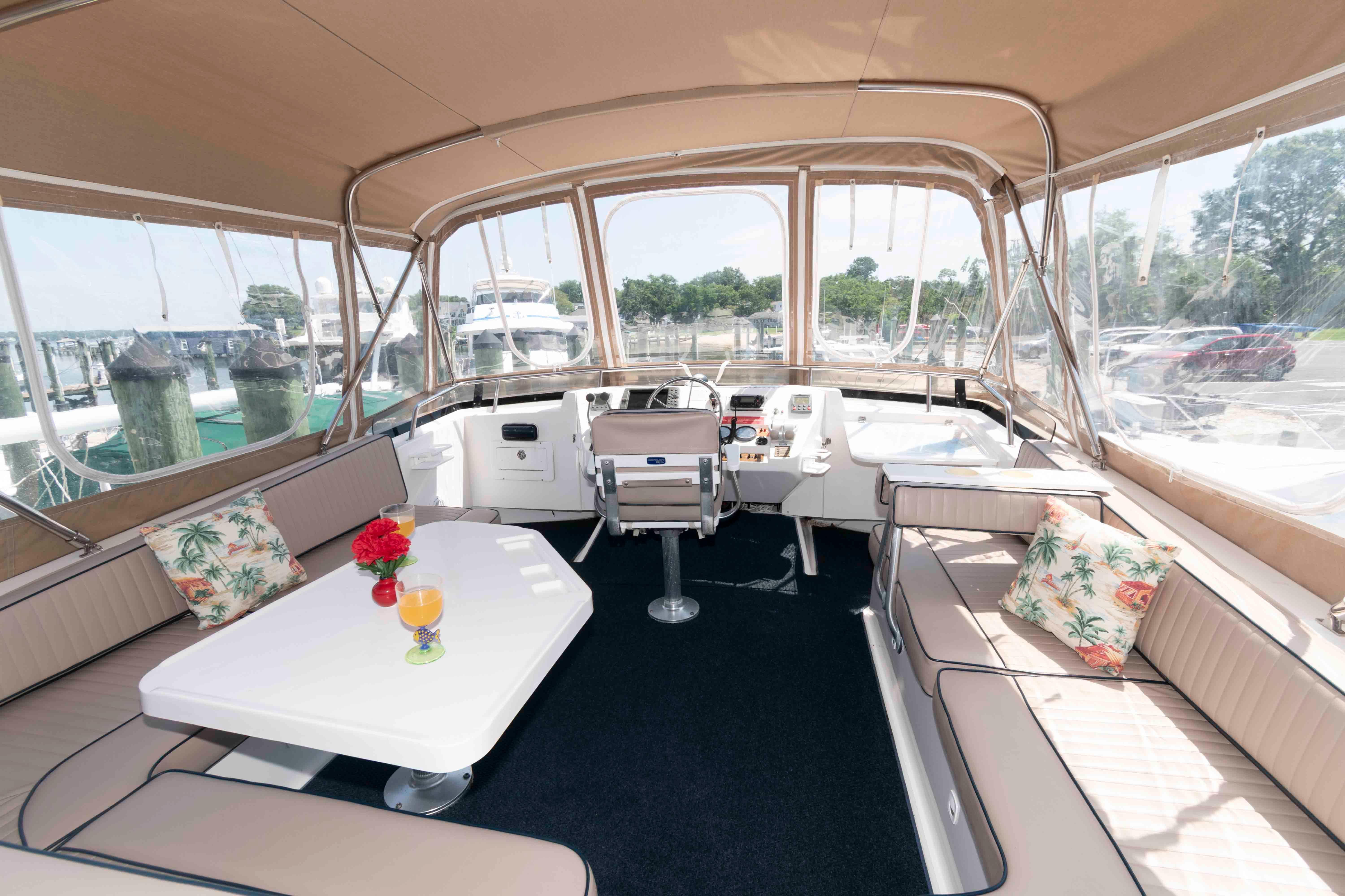  Knot 10 Yacht Sales