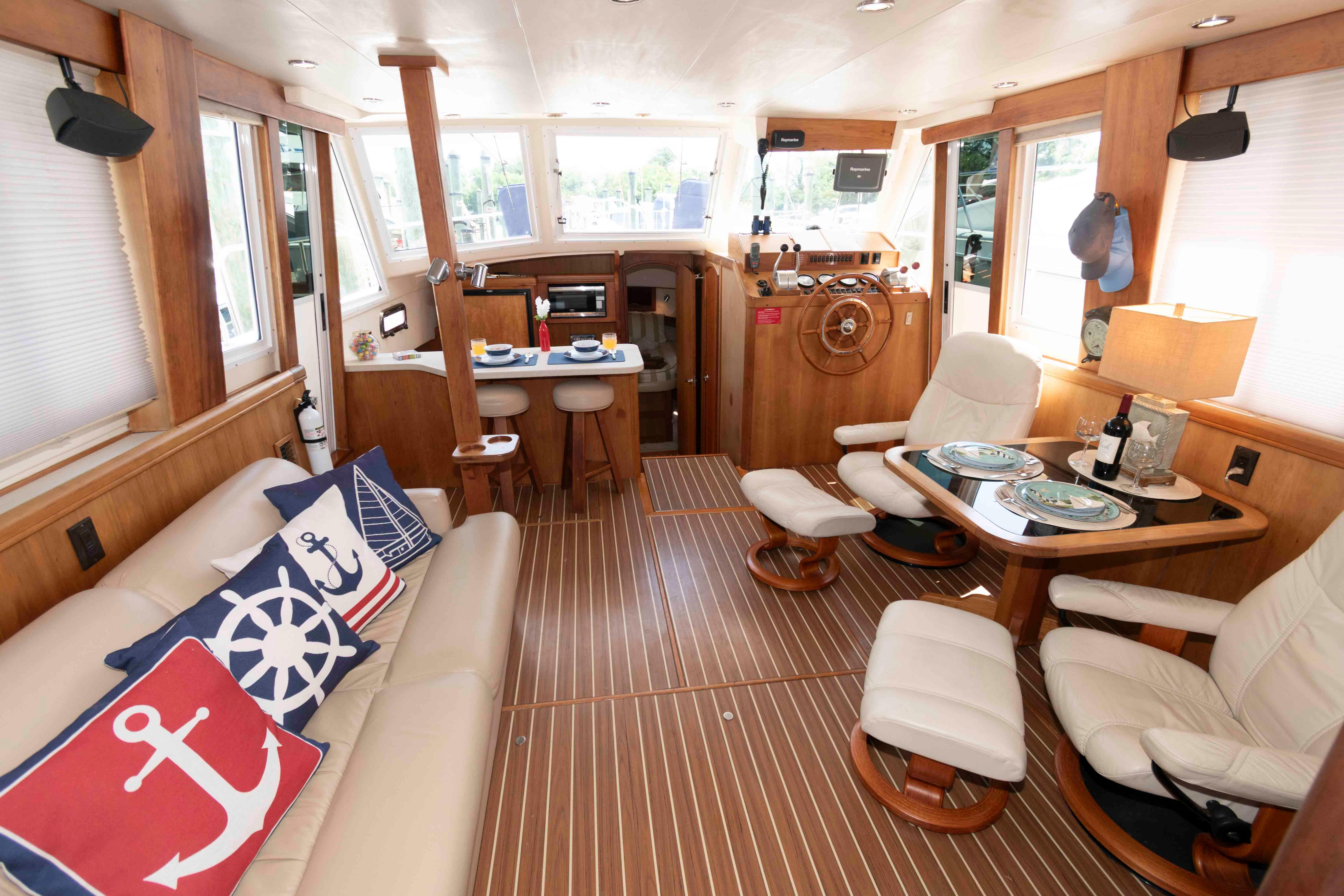 Knot 10 Yacht Sales