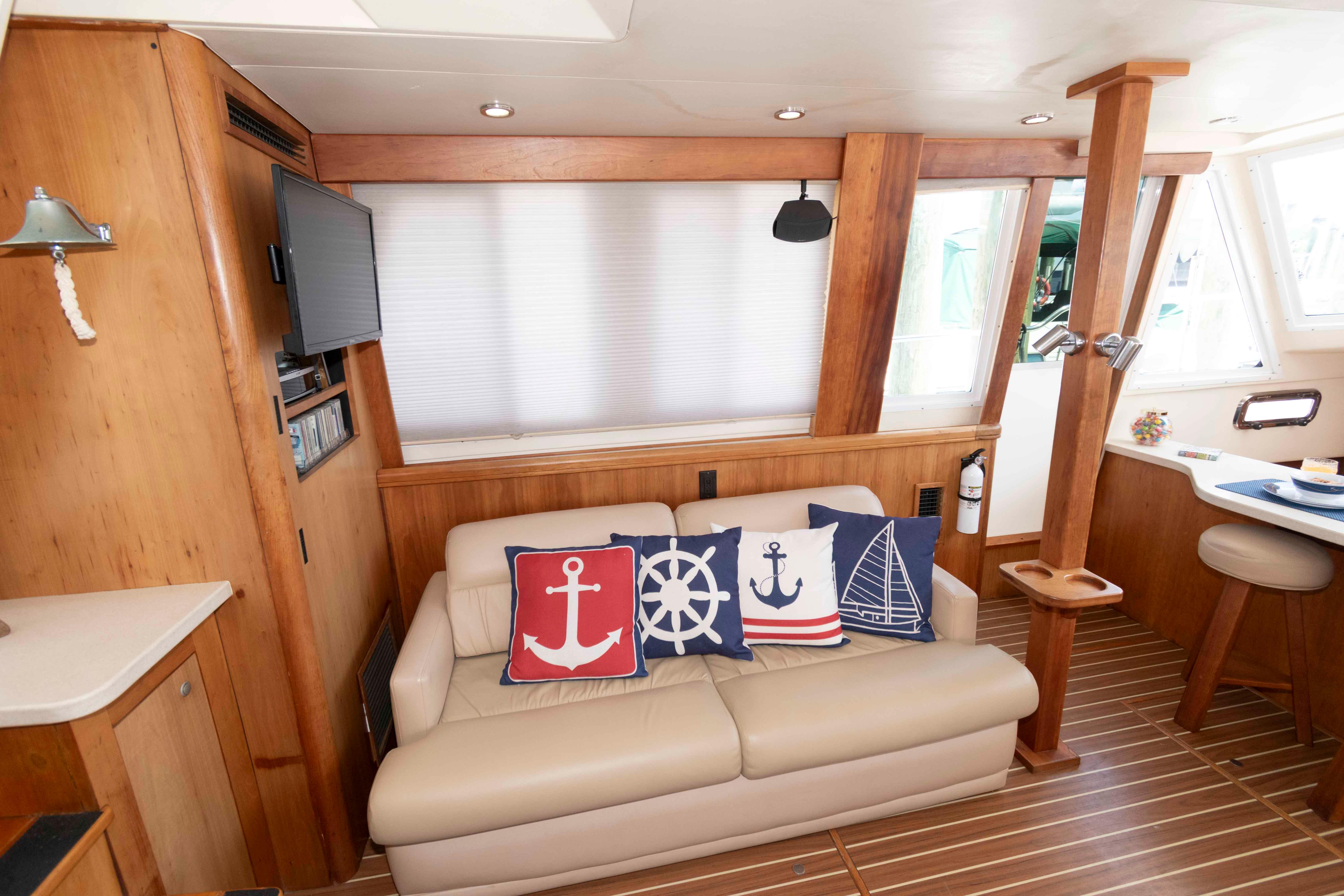  Knot 10 Yacht Sales