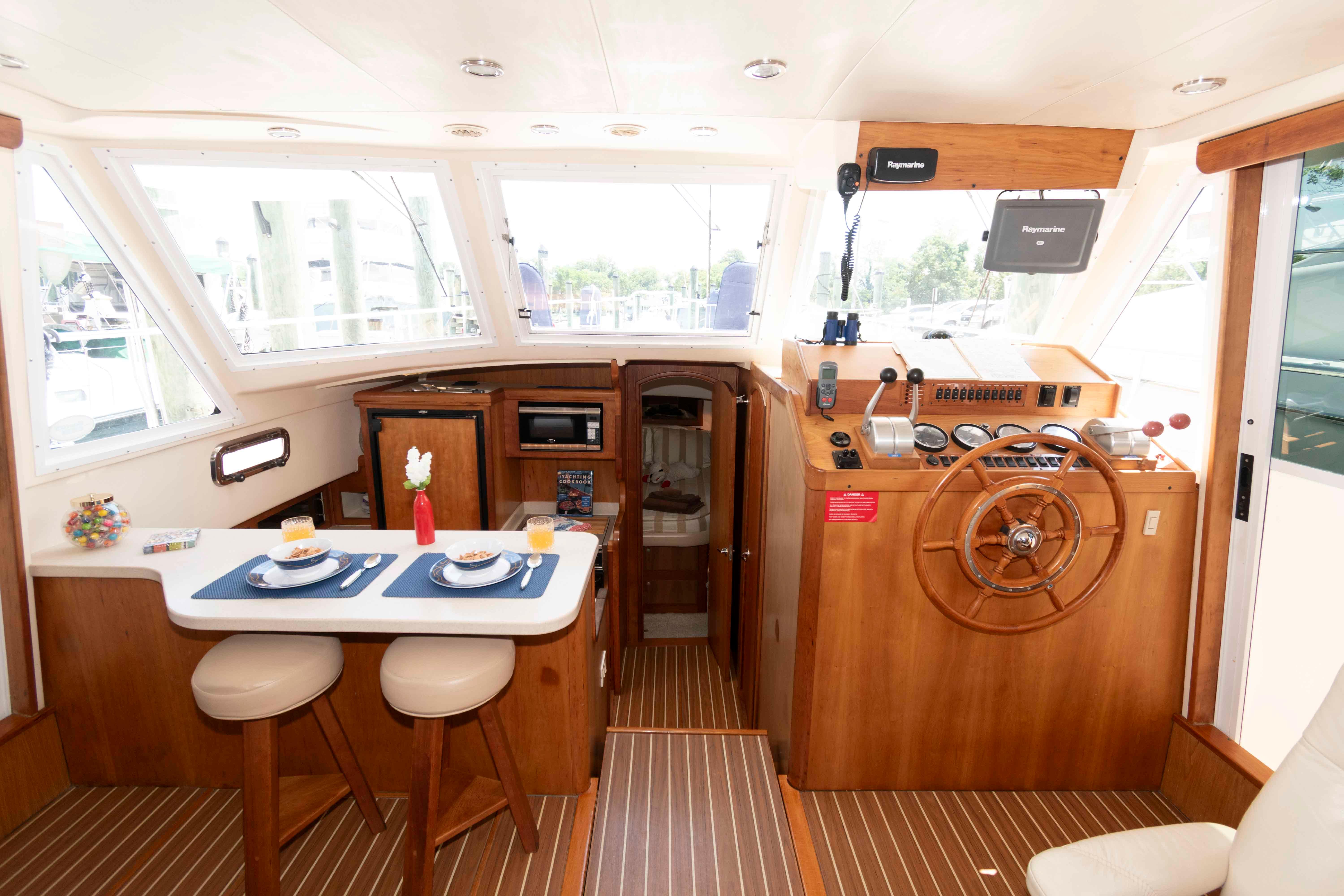  Knot 10 Yacht Sales