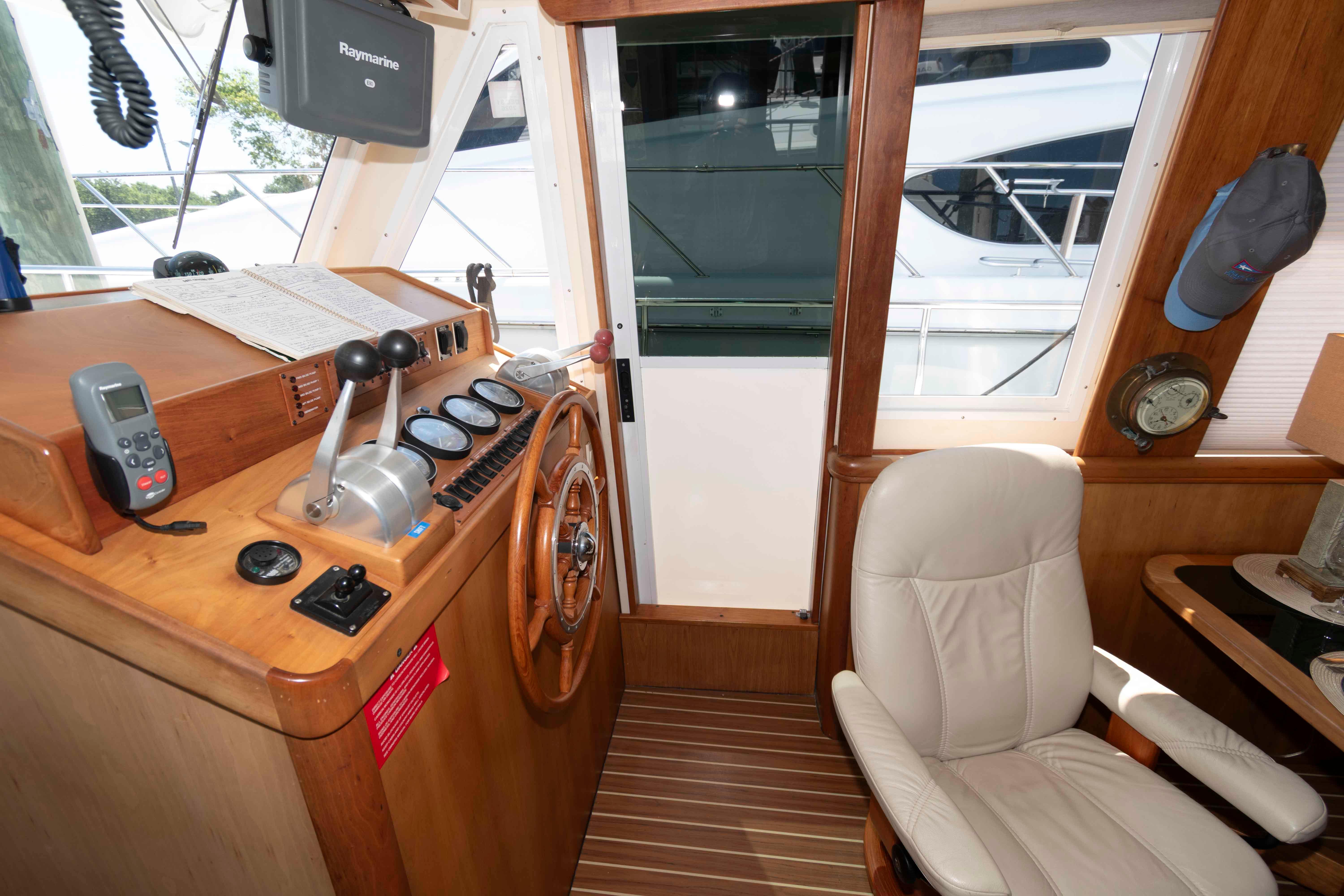  Knot 10 Yacht Sales