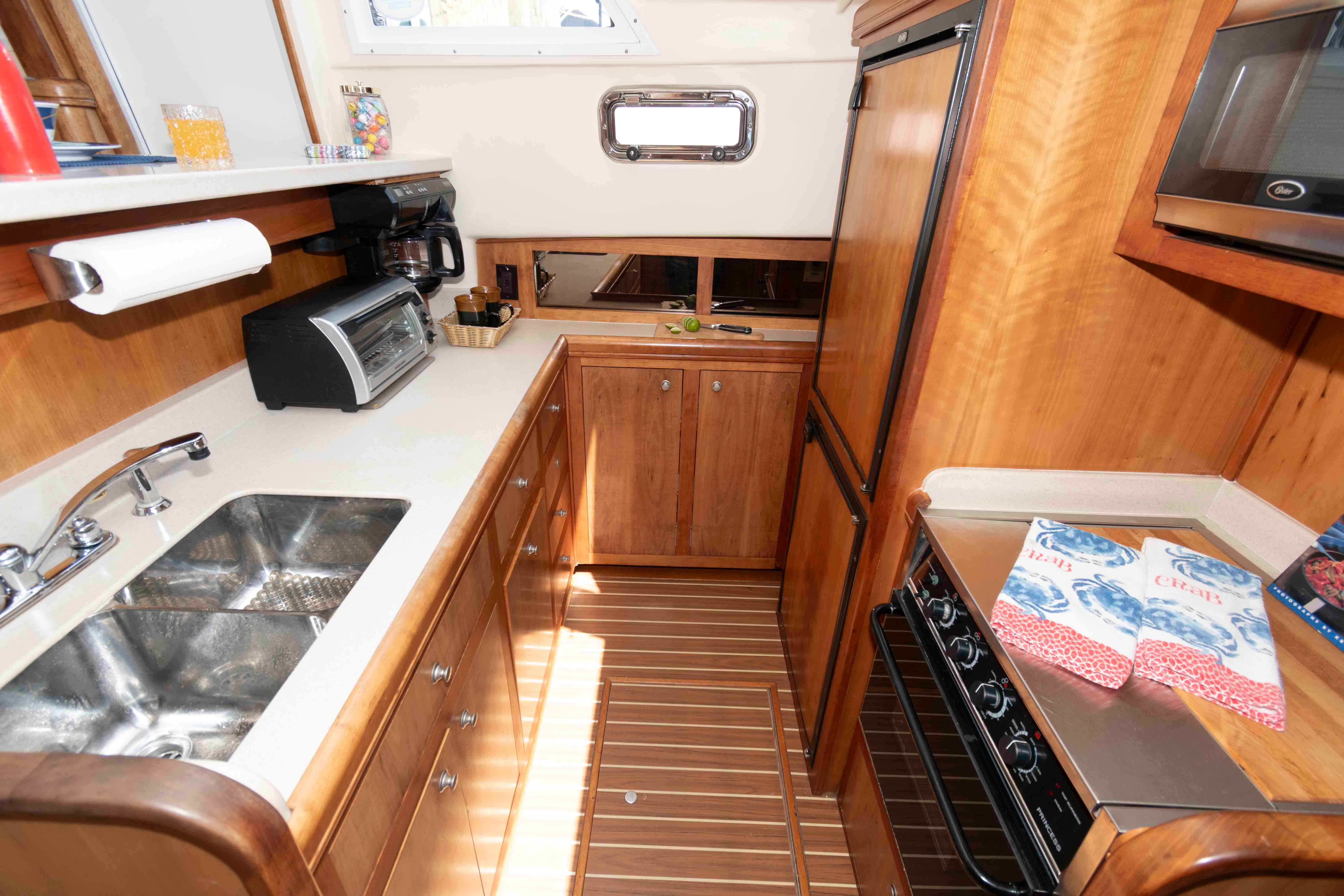  Knot 10 Yacht Sales
