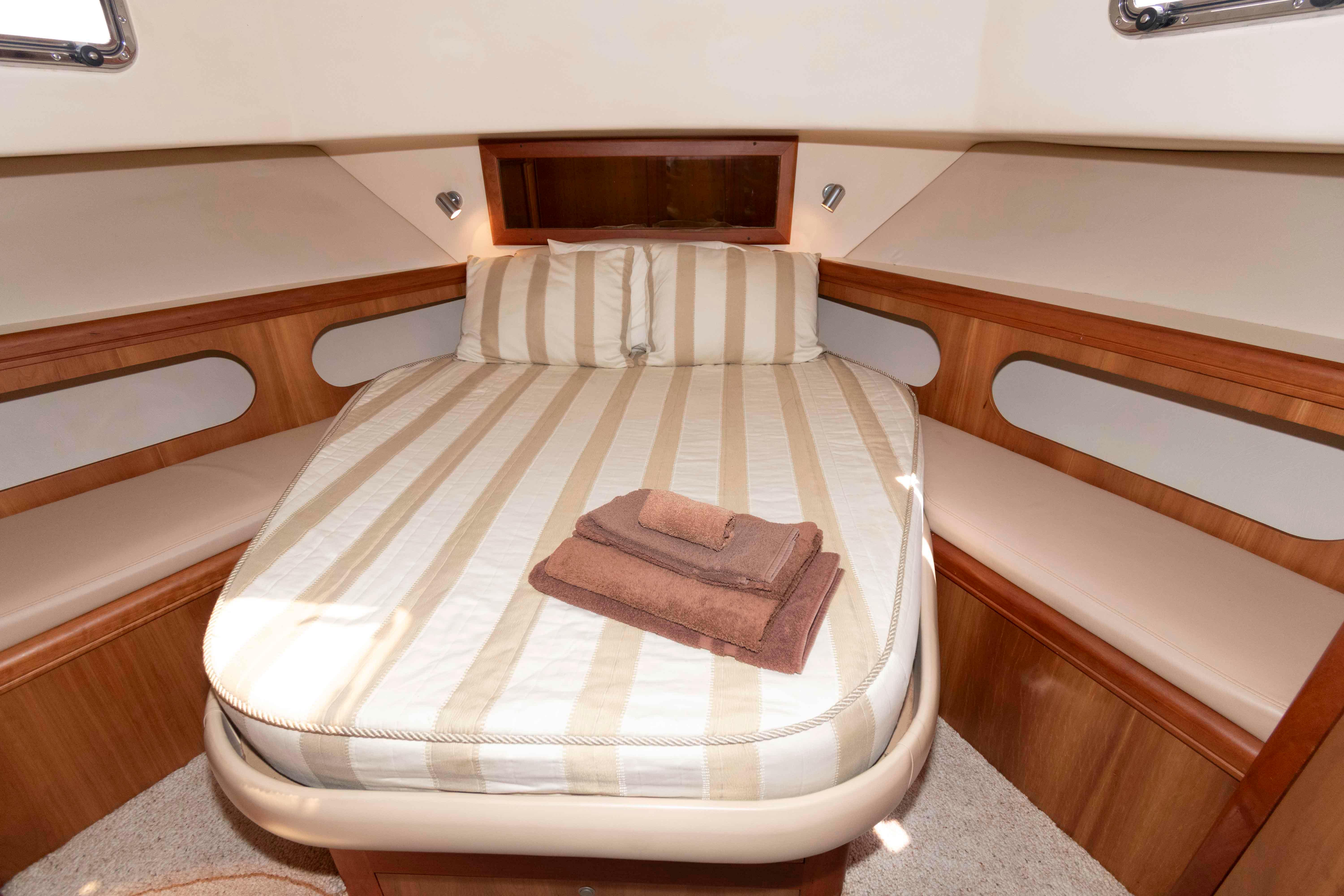  Knot 10 Yacht Sales