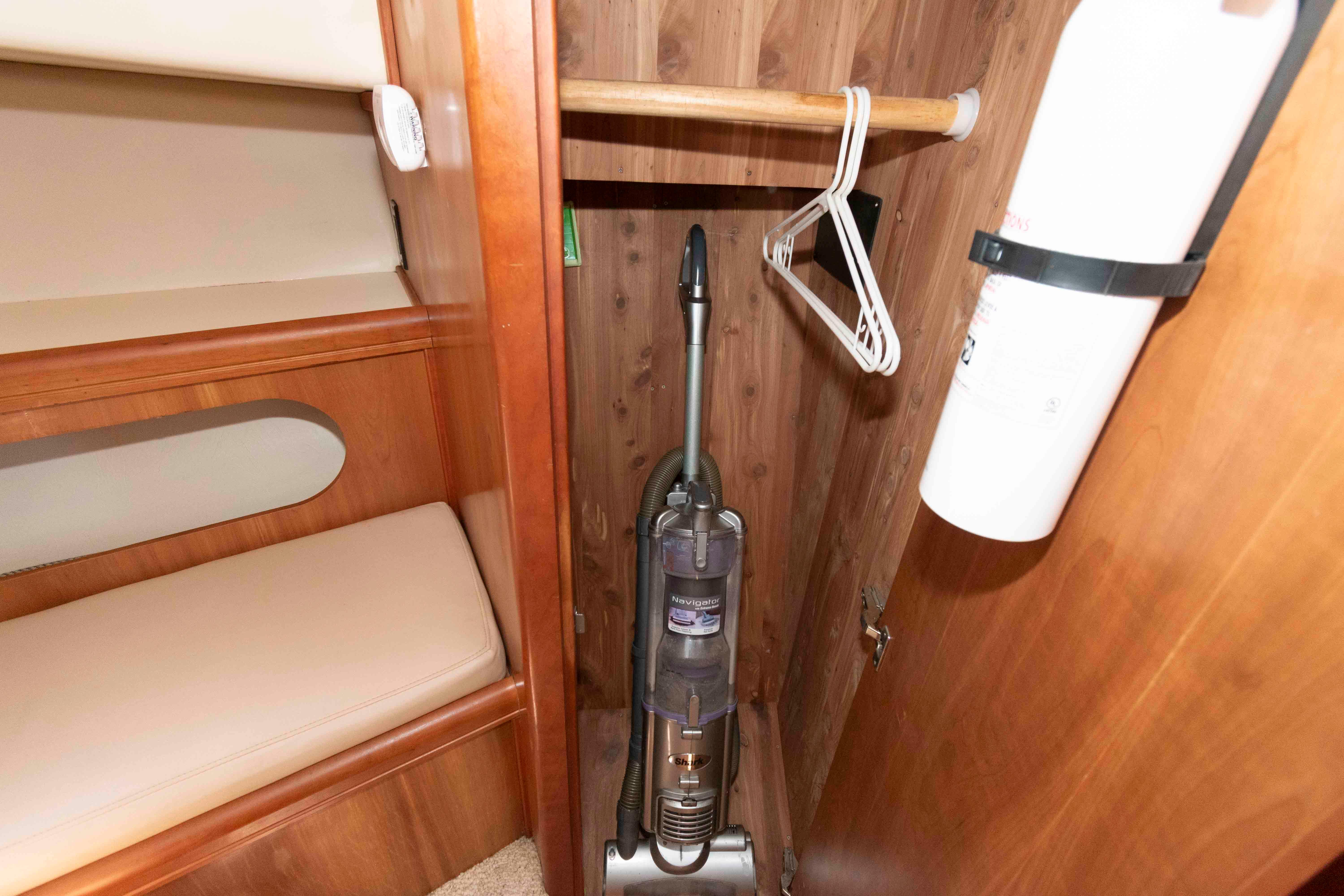  Knot 10 Yacht Sales