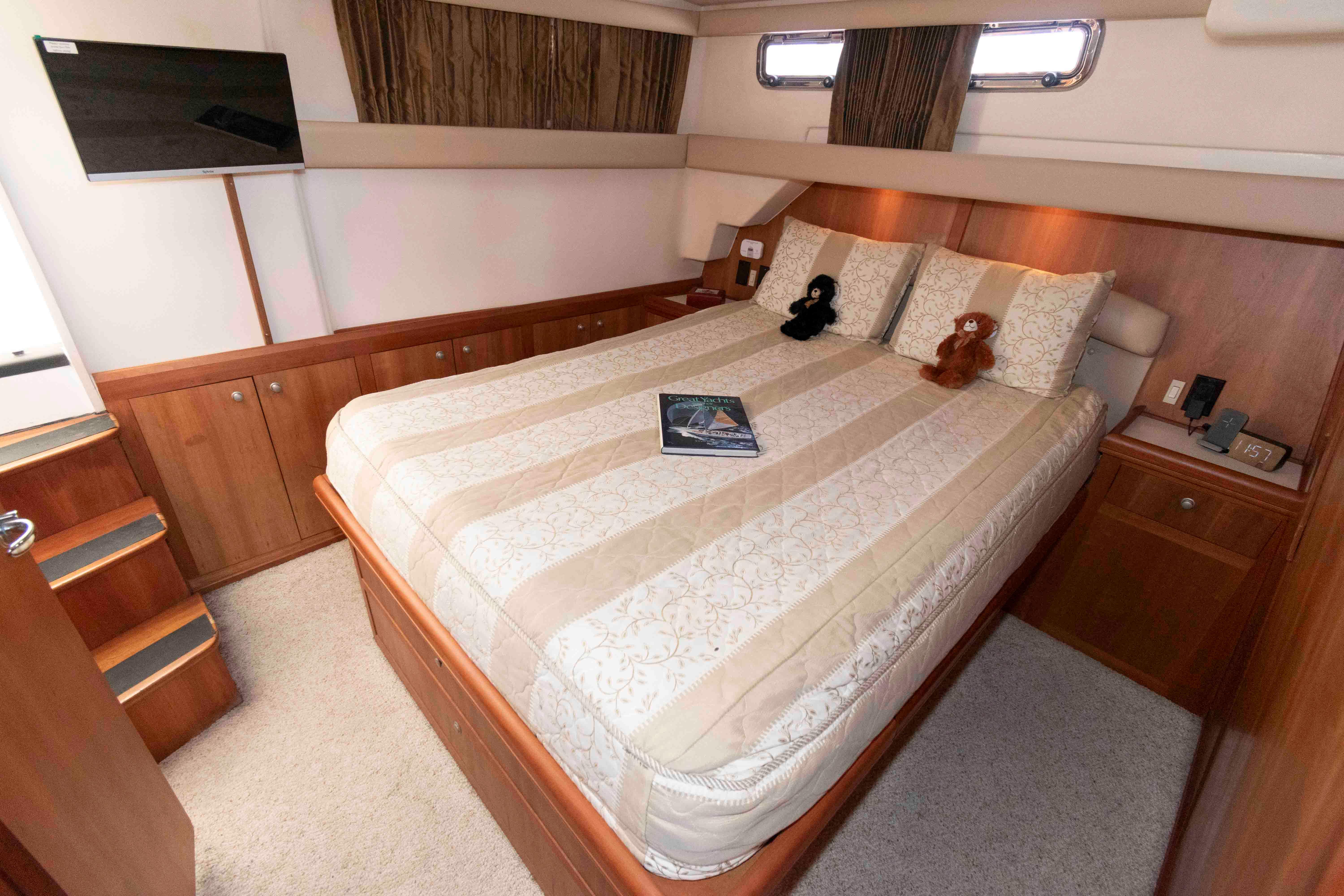  Knot 10 Yacht Sales