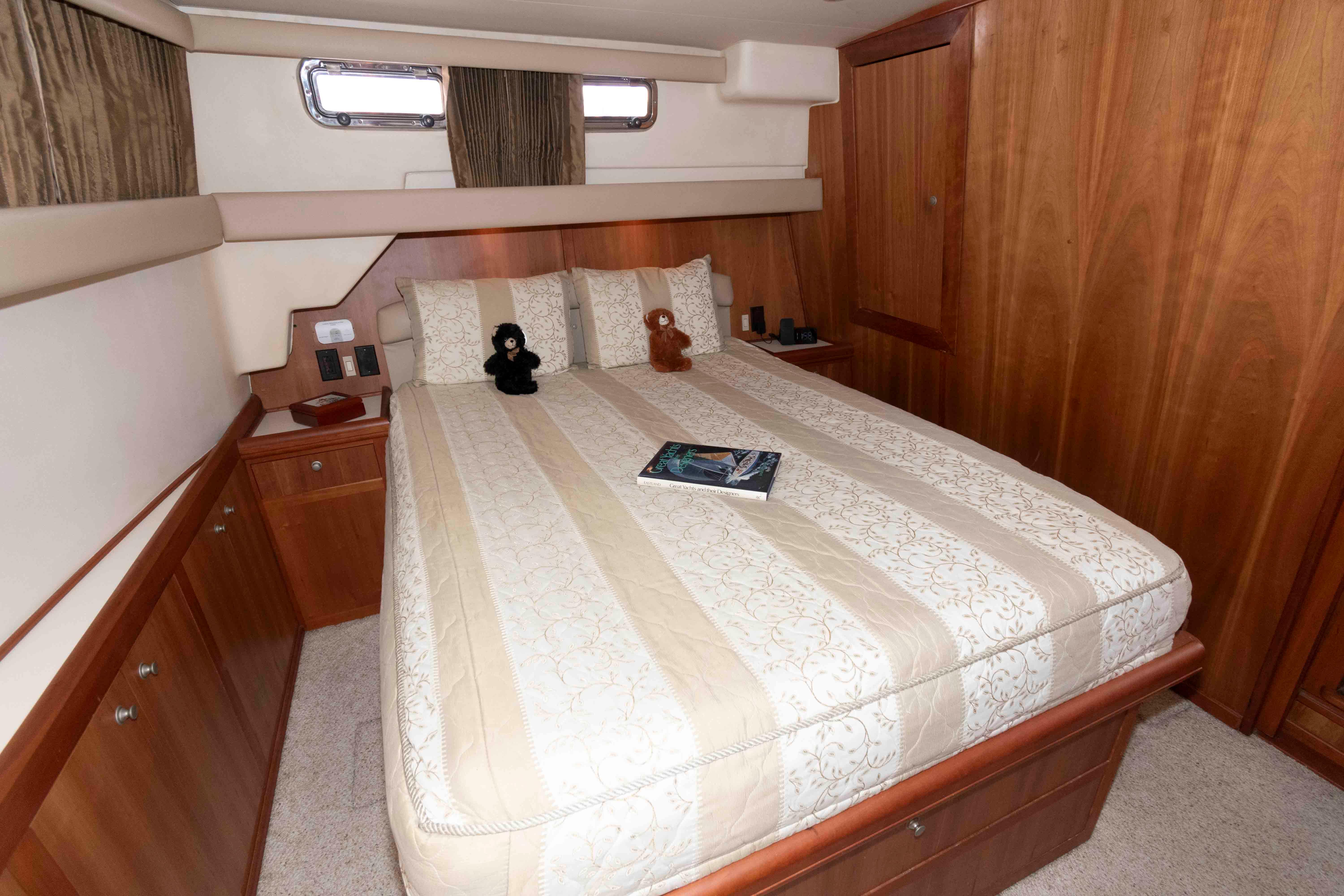  Knot 10 Yacht Sales
