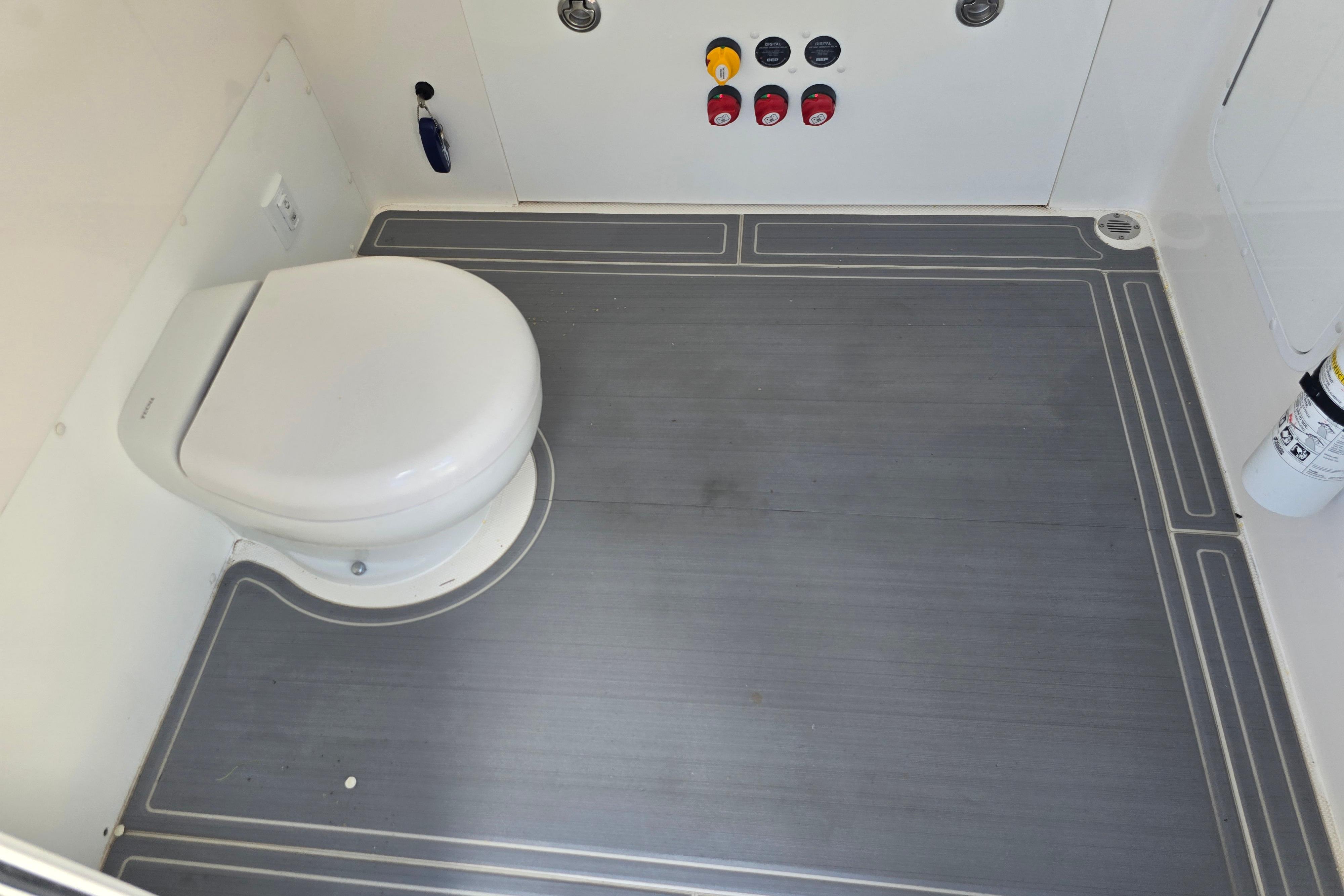 Invincible 33 Catamaran