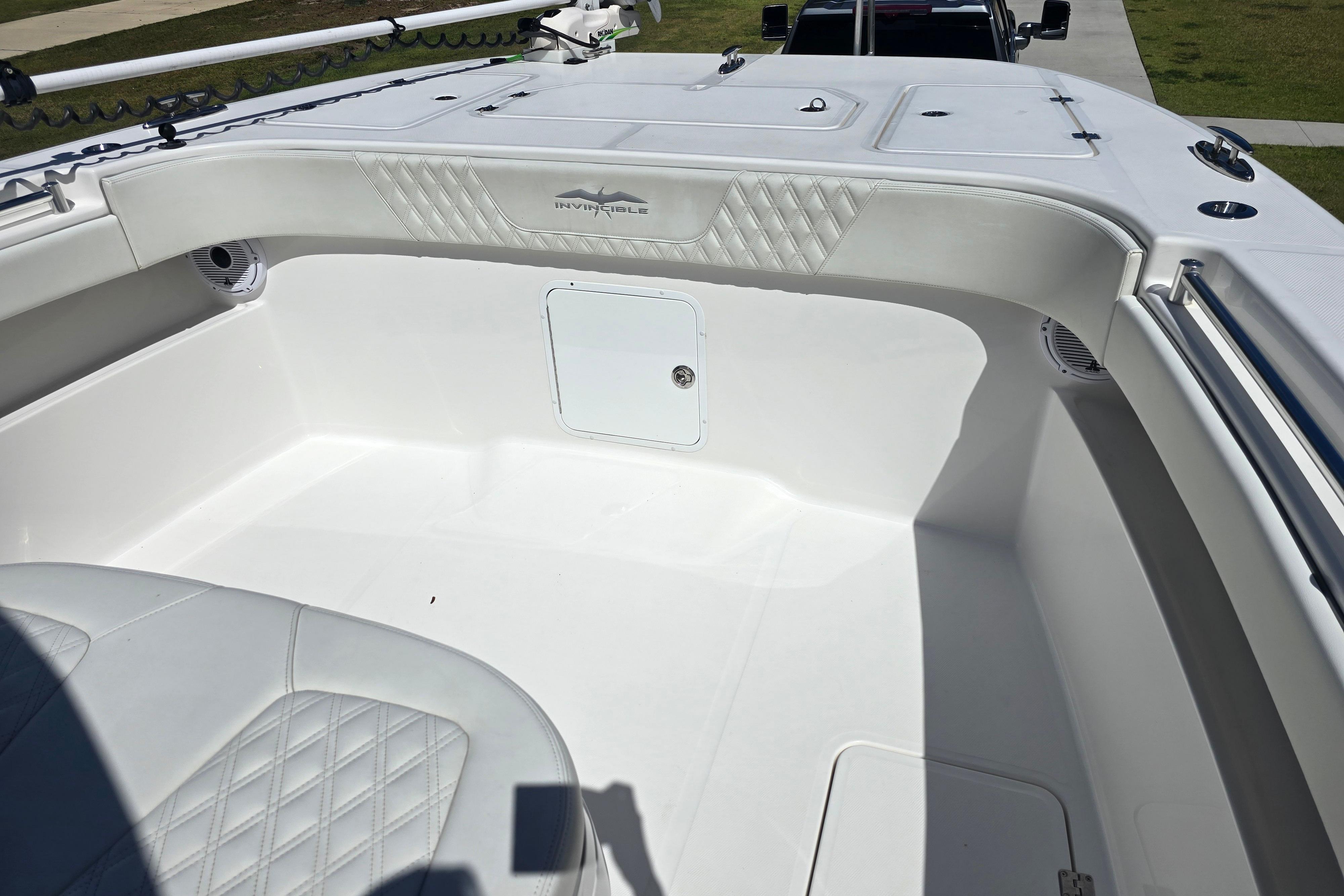 Invincible 33 Catamaran