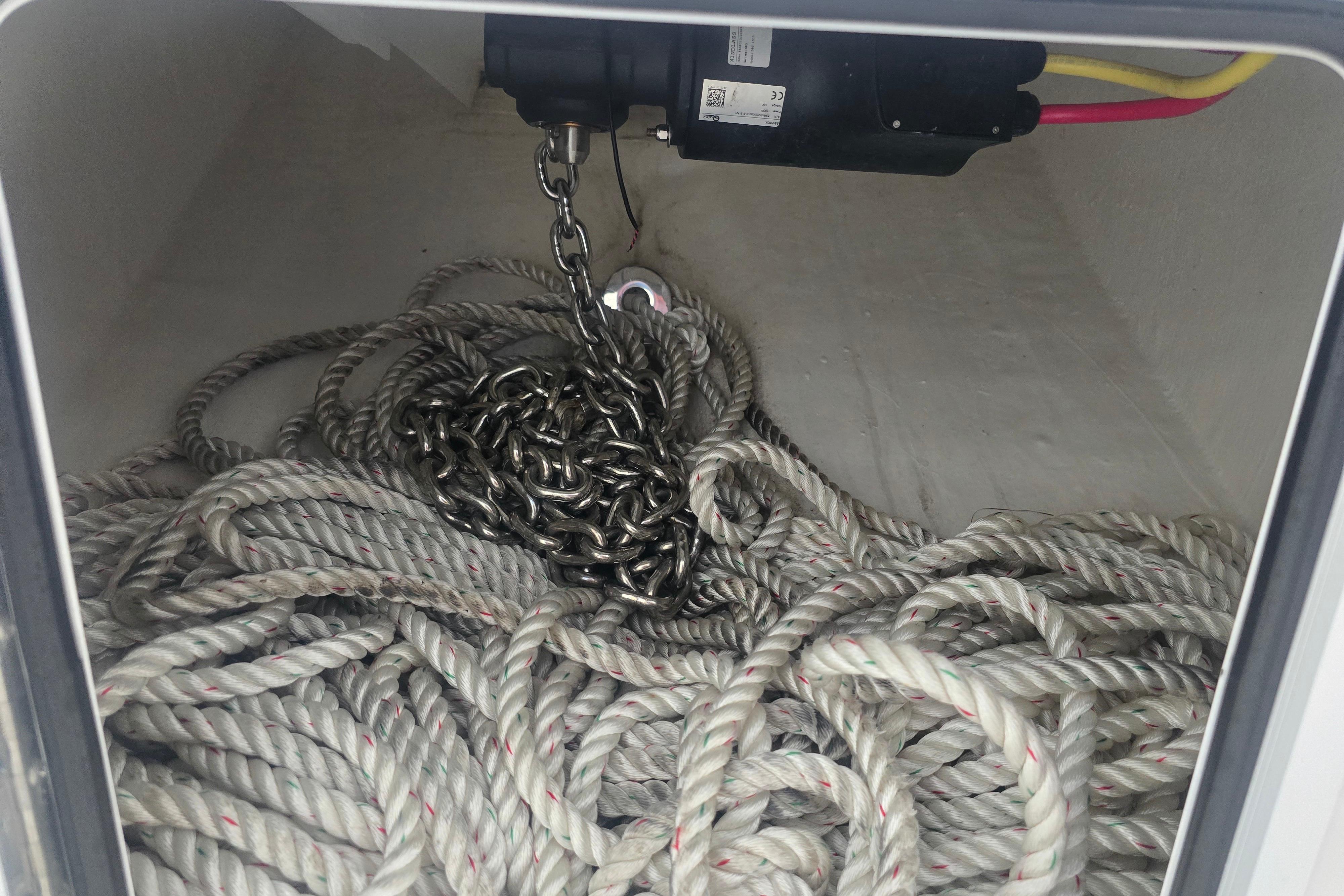 Invincible 33 Catamaran