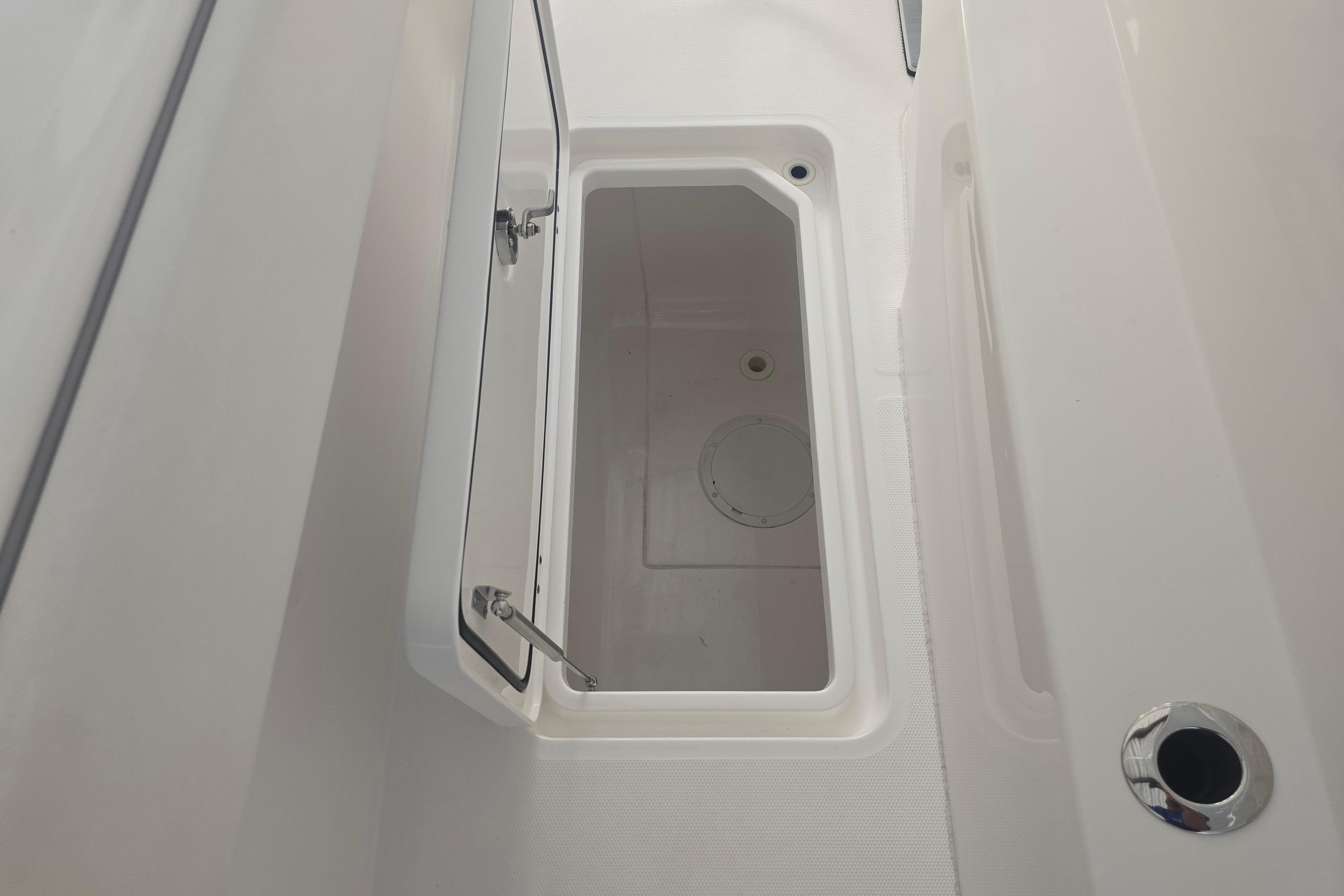 Invincible 33 Catamaran