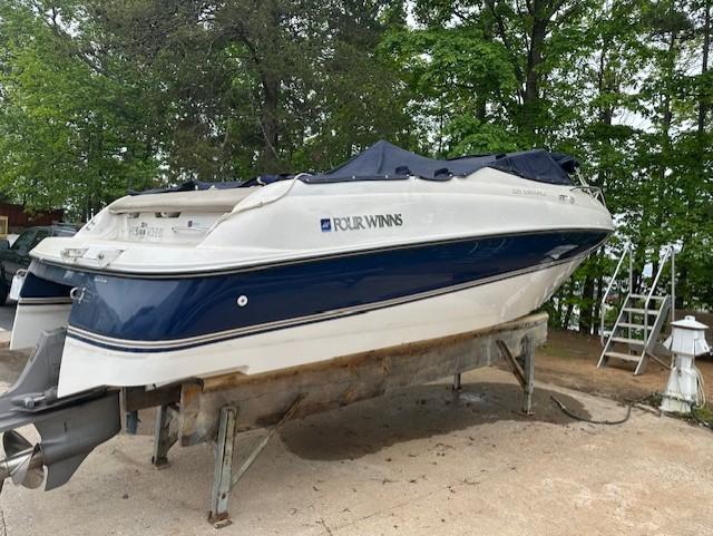 1998 Four Winns 225 Sundowner