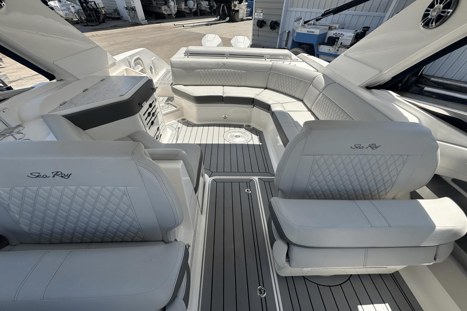 2022-sea-ray-310-slx-outboard-power-9684023-982772496-0-160620250947-14