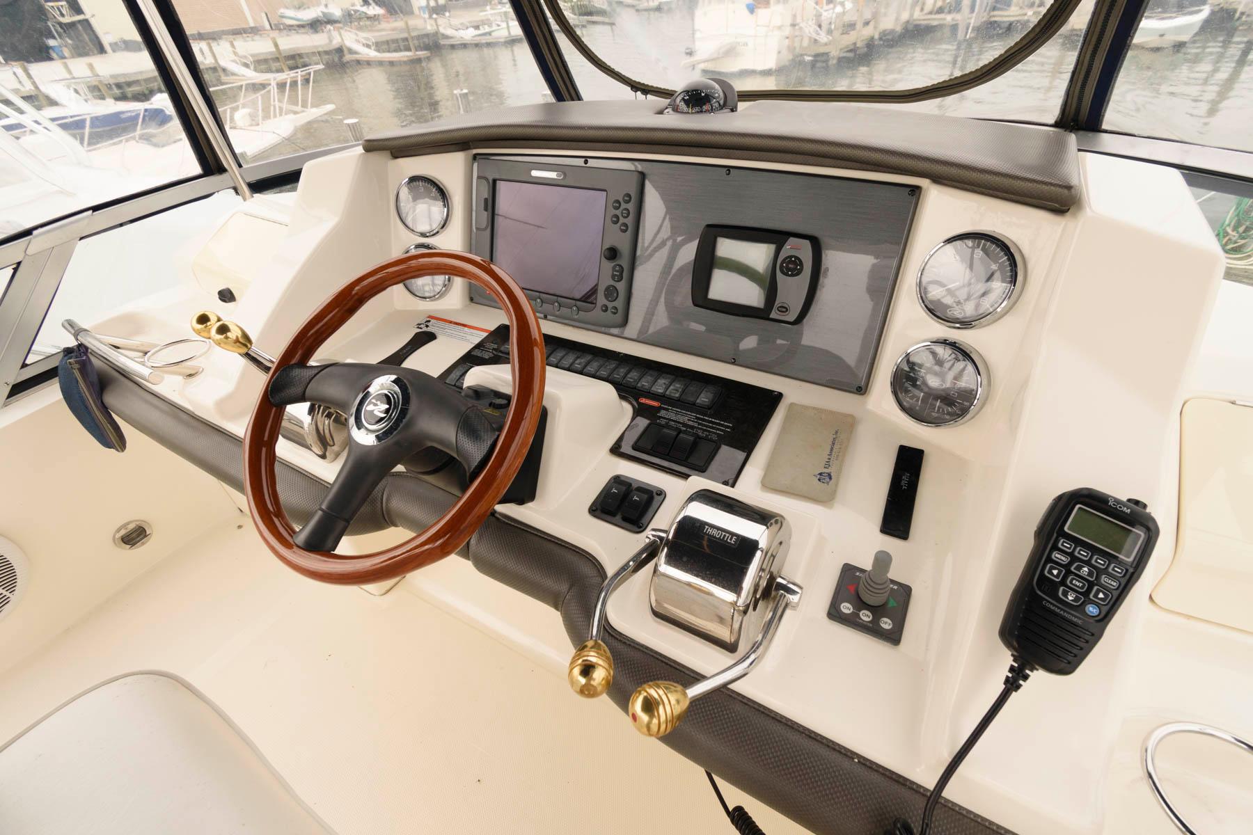 M 6509 SK Knot 10 Yacht Sales