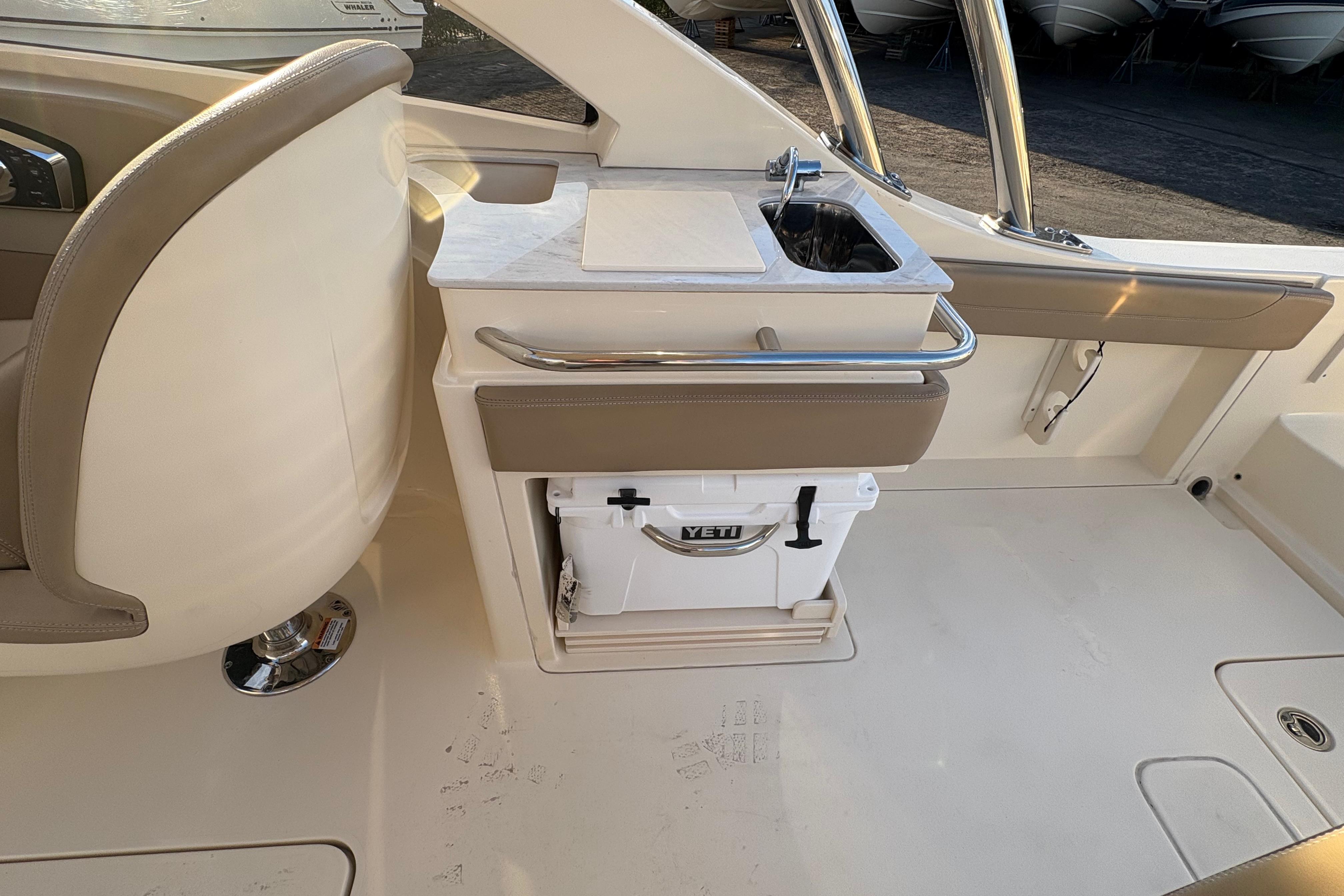 2024 Scout 240 Dorado #TBJM311 inventory image at Sun Country Marine Group, Newport Beach