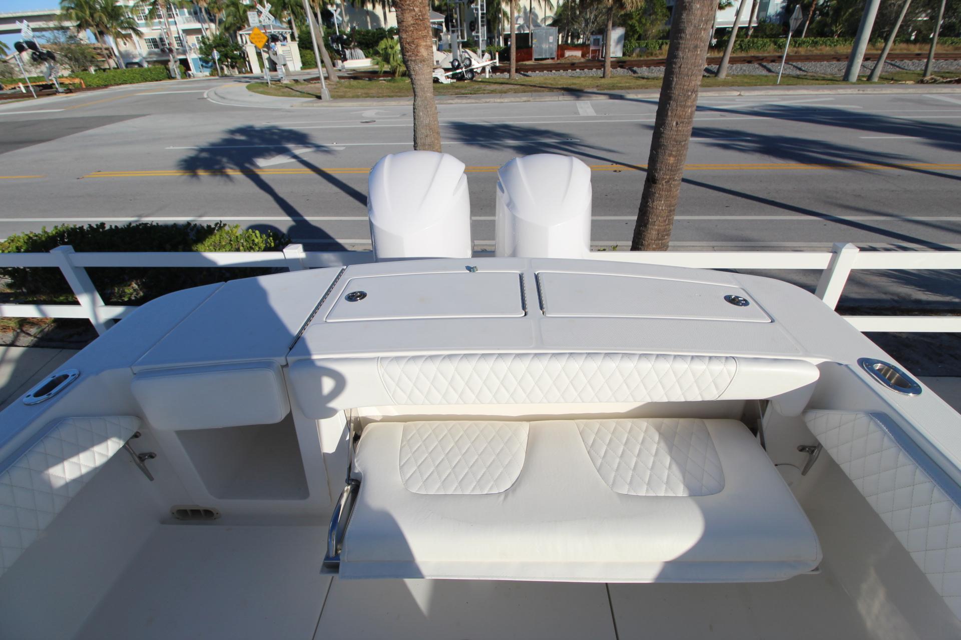 Regulator 28-Aft Seating