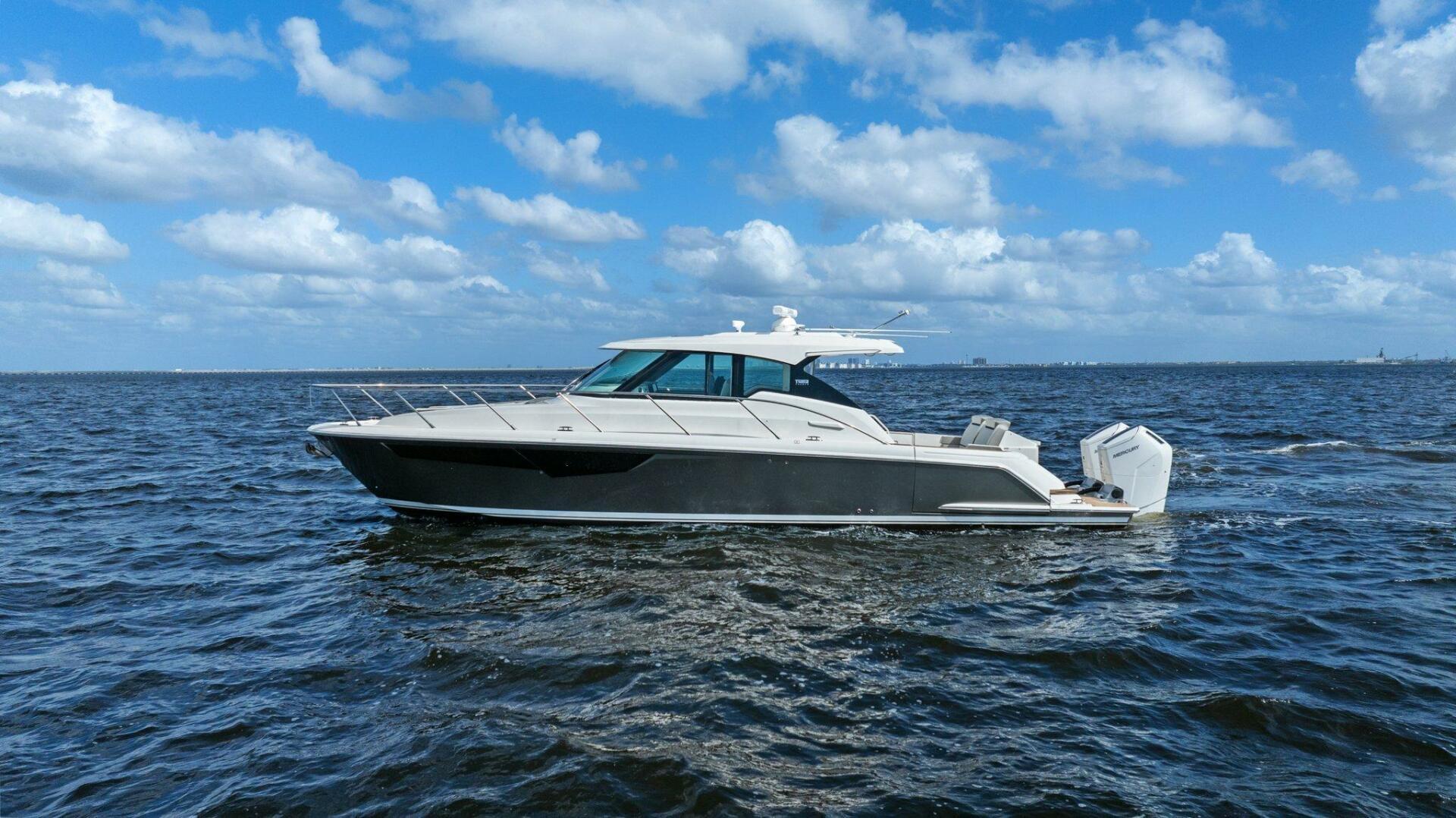 2022 Tiara Yachts 43 