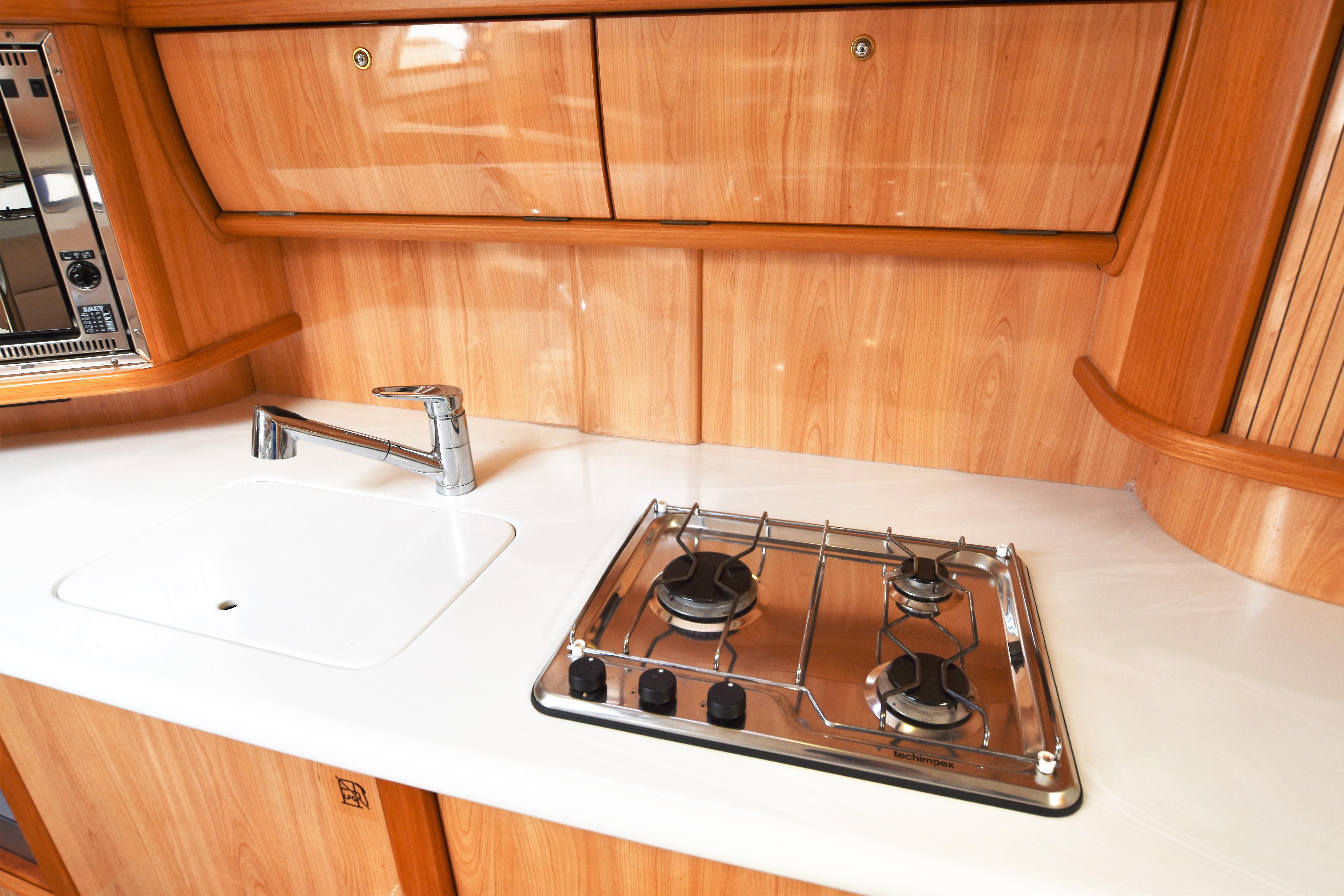 Sealine S41 style=