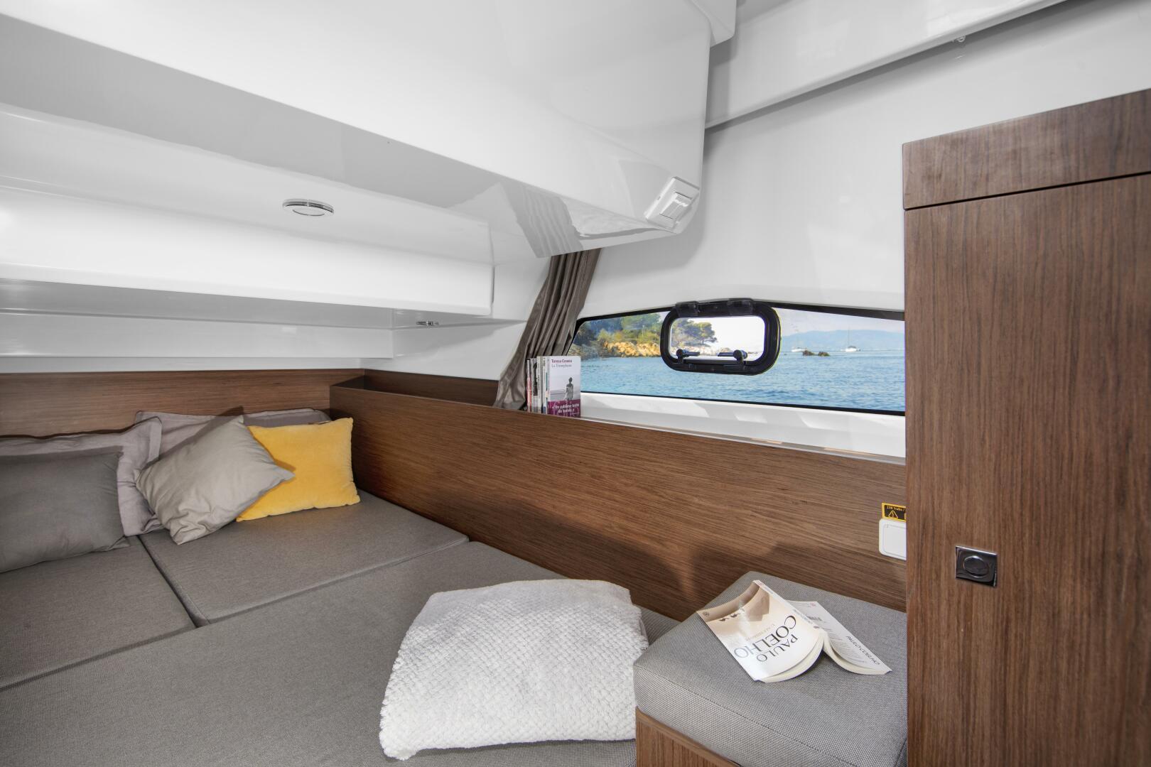 2025 Jeanneau NC 1095 Weekender-10