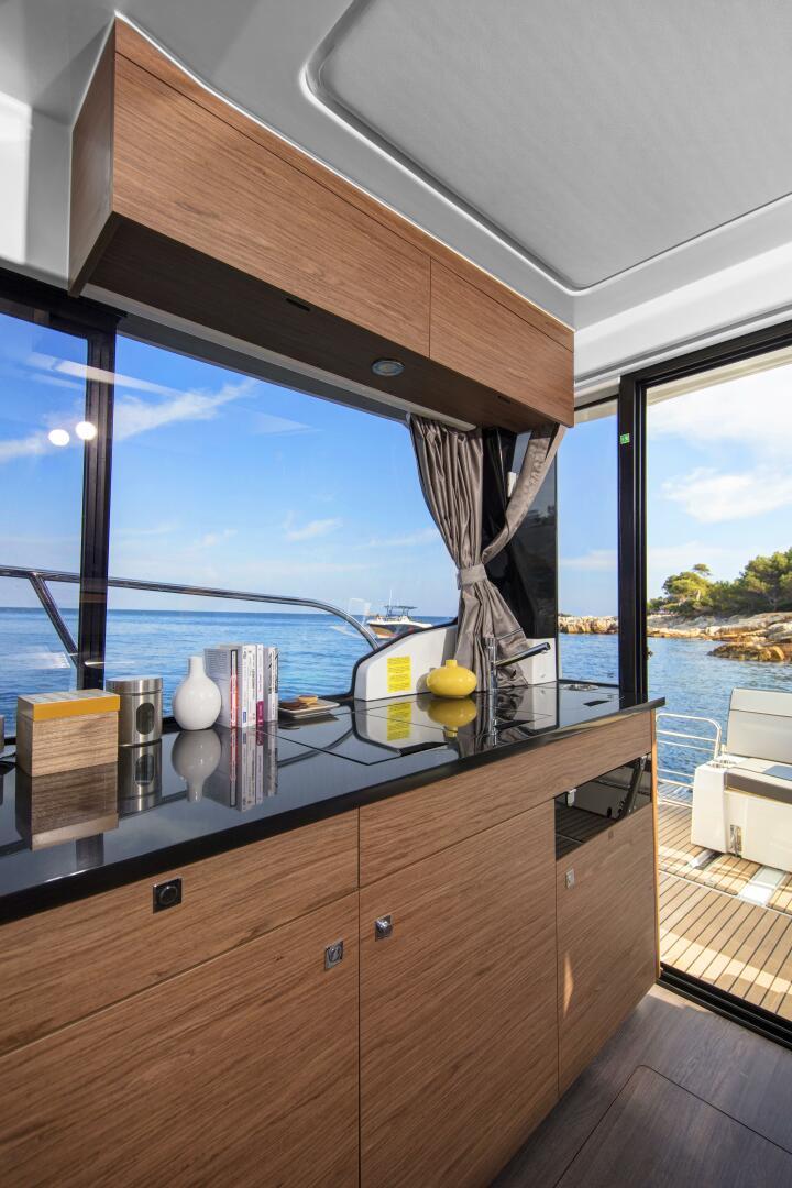 2025 Jeanneau NC 1095 Weekender-9