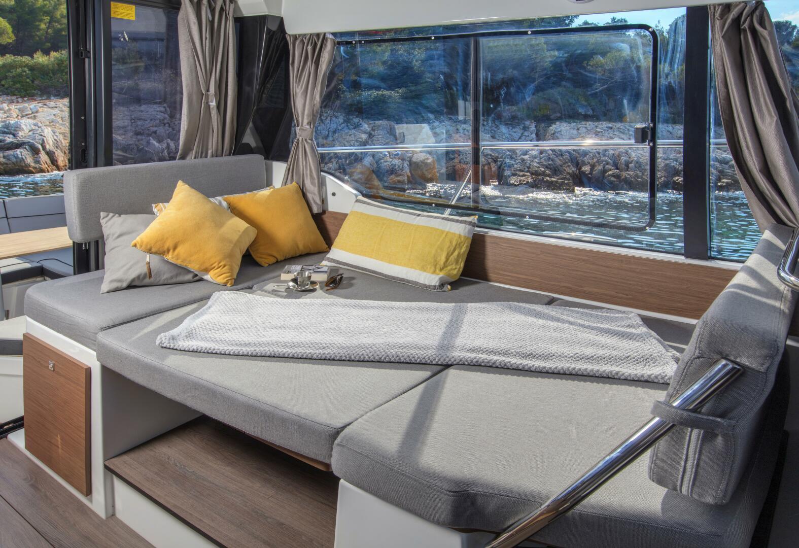2025 Jeanneau NC 1095 Weekender-8