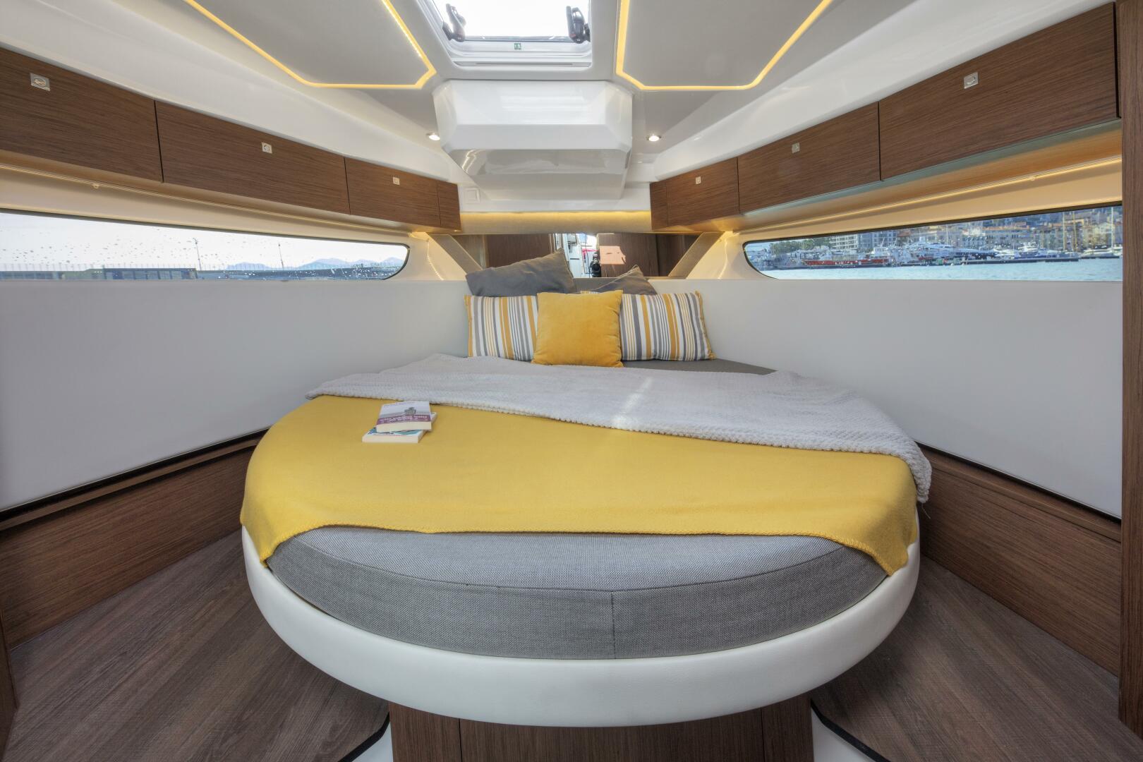 2025 Jeanneau NC 1095 Weekender-13