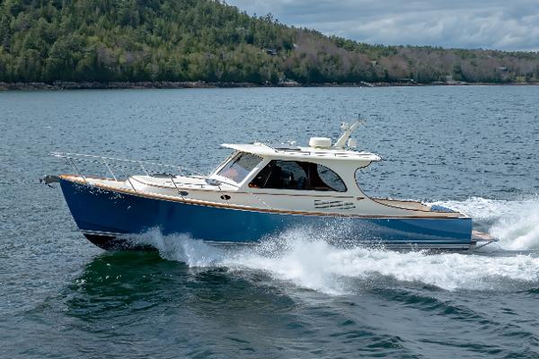 Photo of 2024 Hinckley 40'
