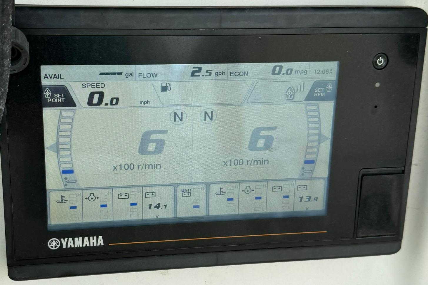 2020-cobia-320-center-console-power-9824053-20250602123036419-1_XLARGE