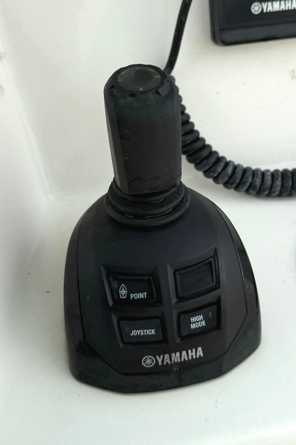 2020-cobia-320-center-console-power-9824053-20250602123038495-1_XLARGE