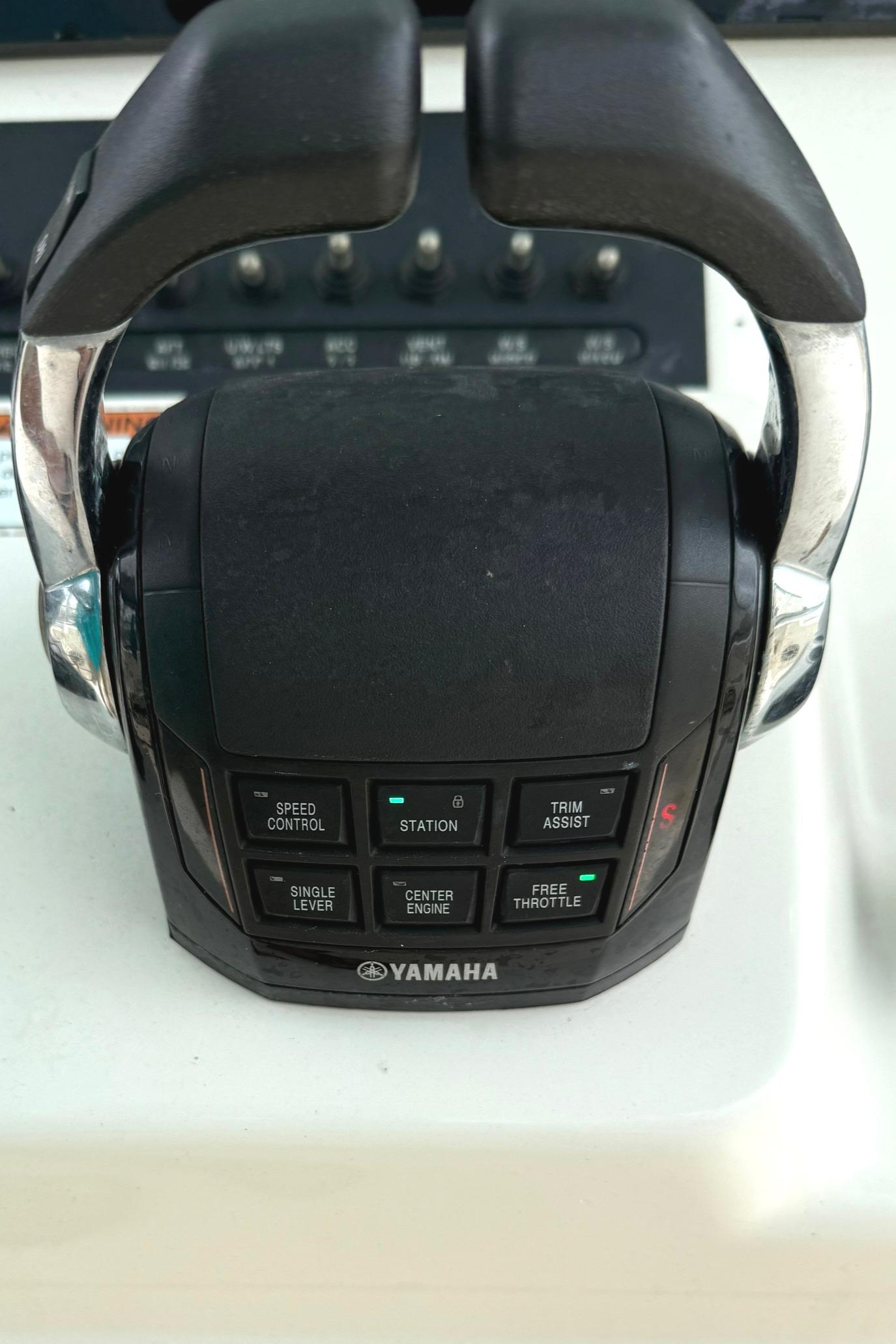2020-cobia-320-center-console-power-9824053-20250602123040809-1_XLARGE