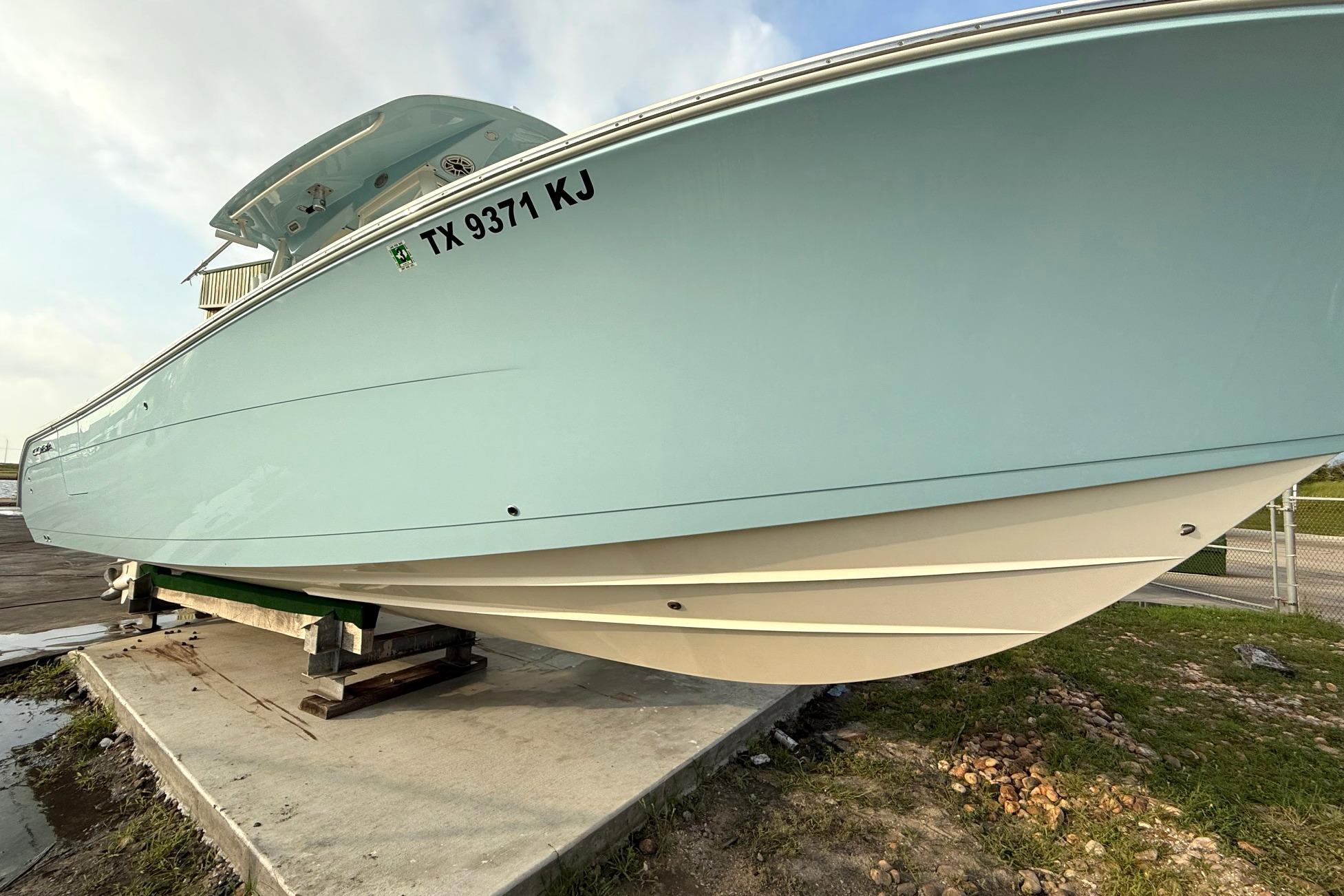 2020-cobia-320-center-console-power-9824053-20250602123045823-1_XLARGE