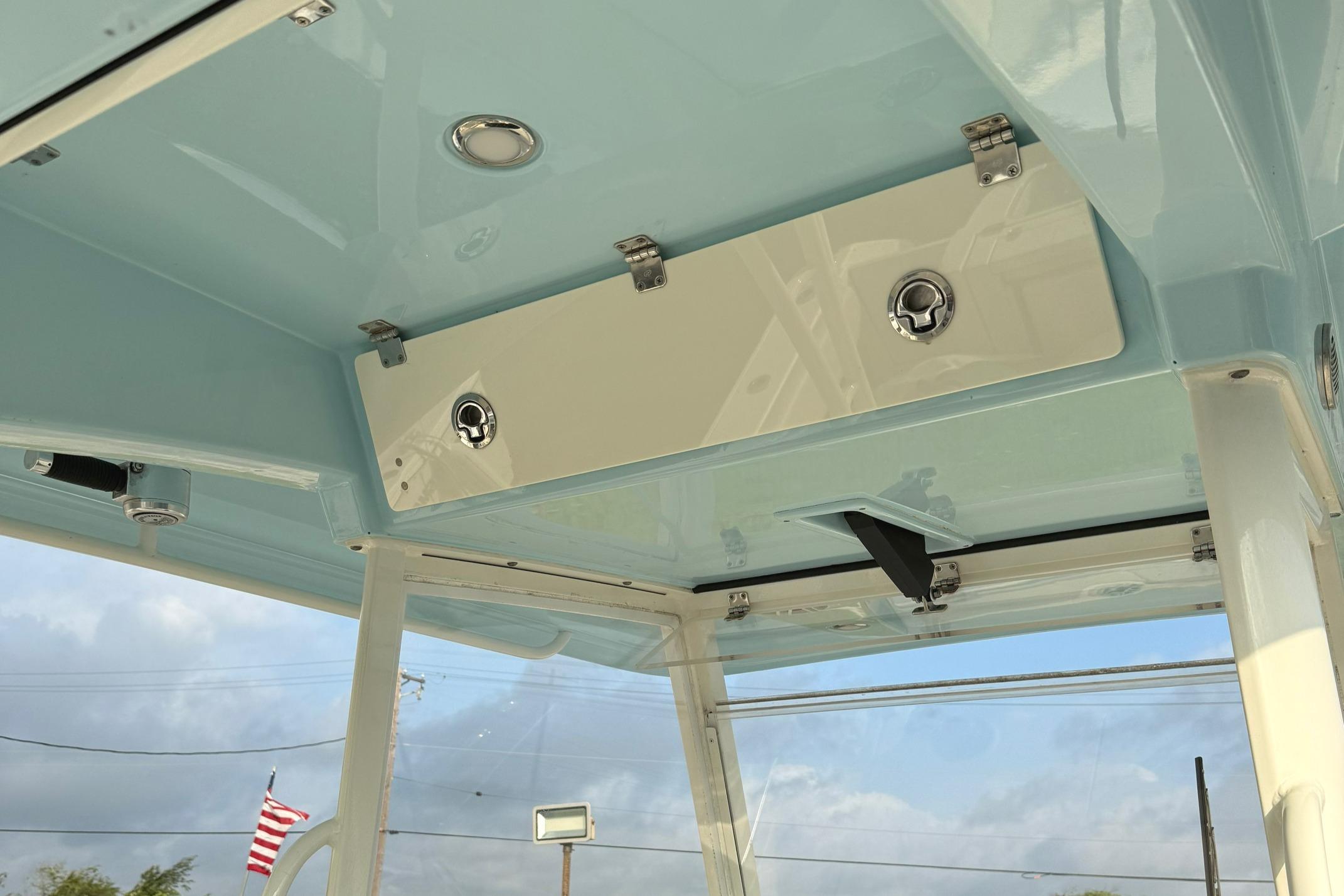 2020-cobia-320-center-console-power-9824053-20250602123103976-1_XLARGE