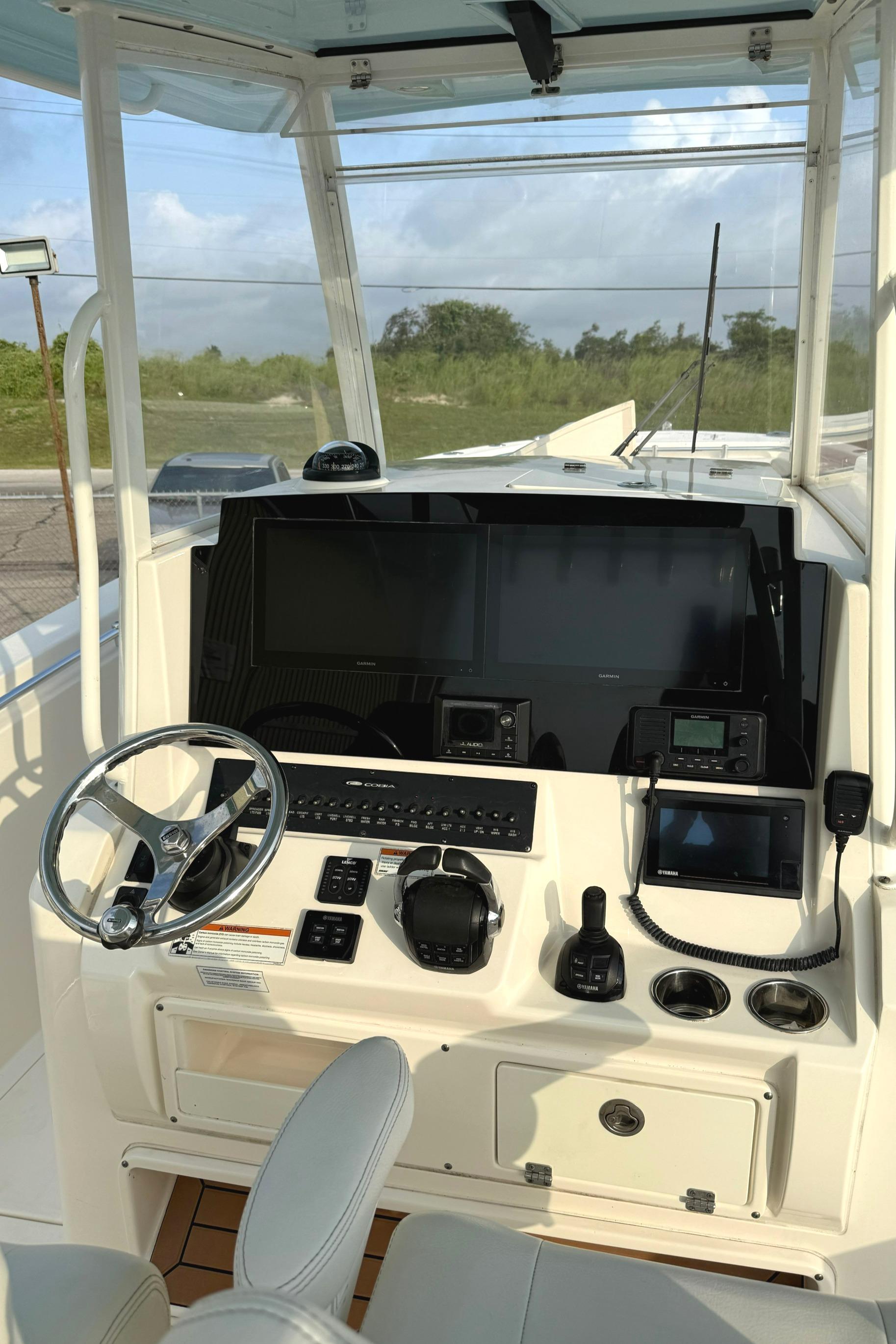2020-cobia-320-center-console-power-9824053-20250602123108668-1_XLARGE