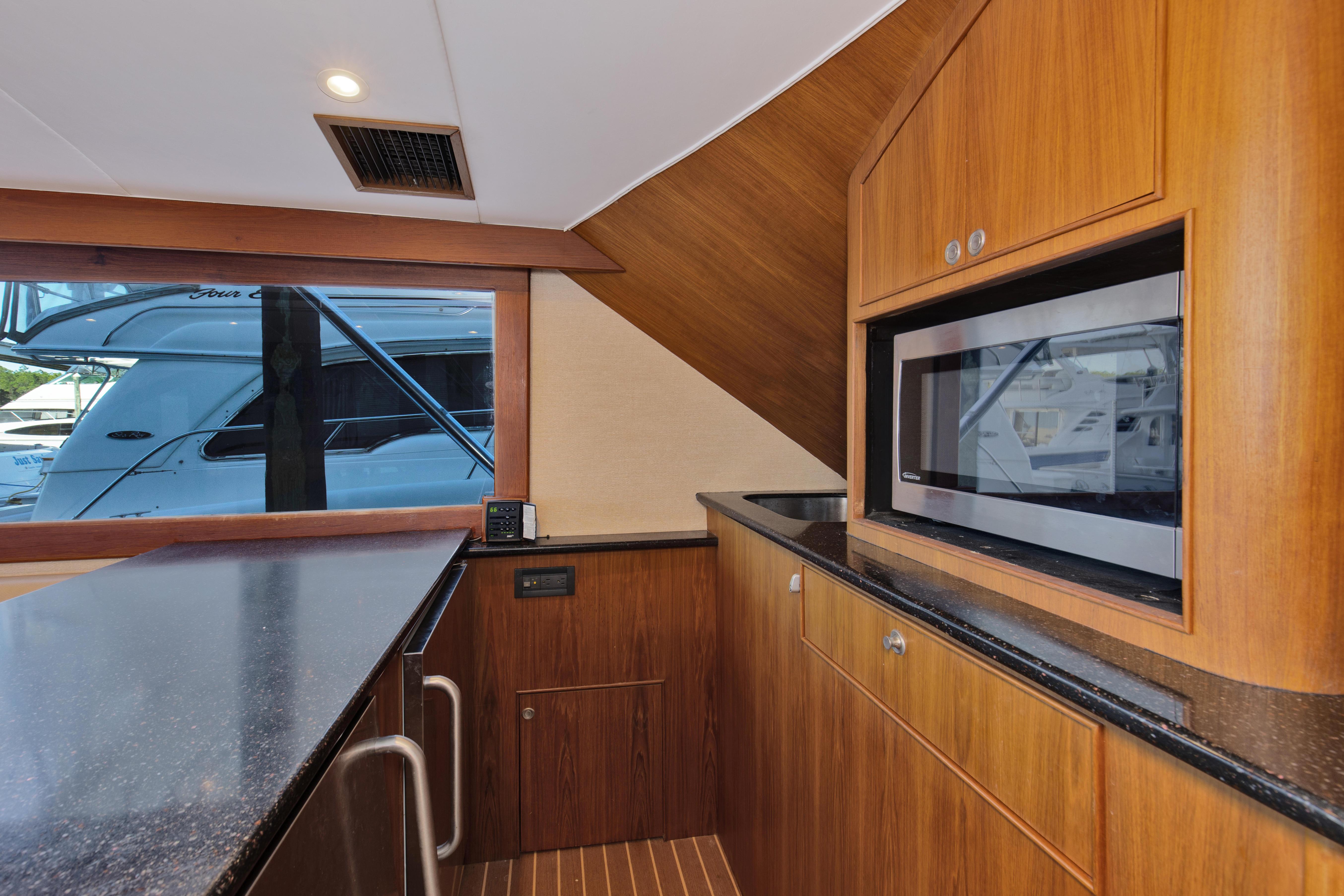 2008 51 Heritage Yachts Convertible Renegade Galley