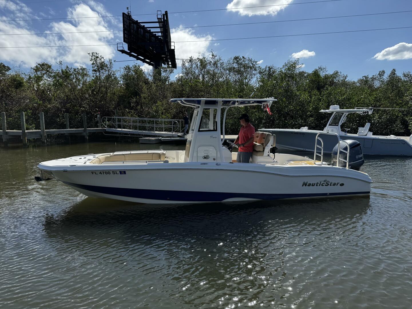 2019 Nauticstar 251 Hybrid-10