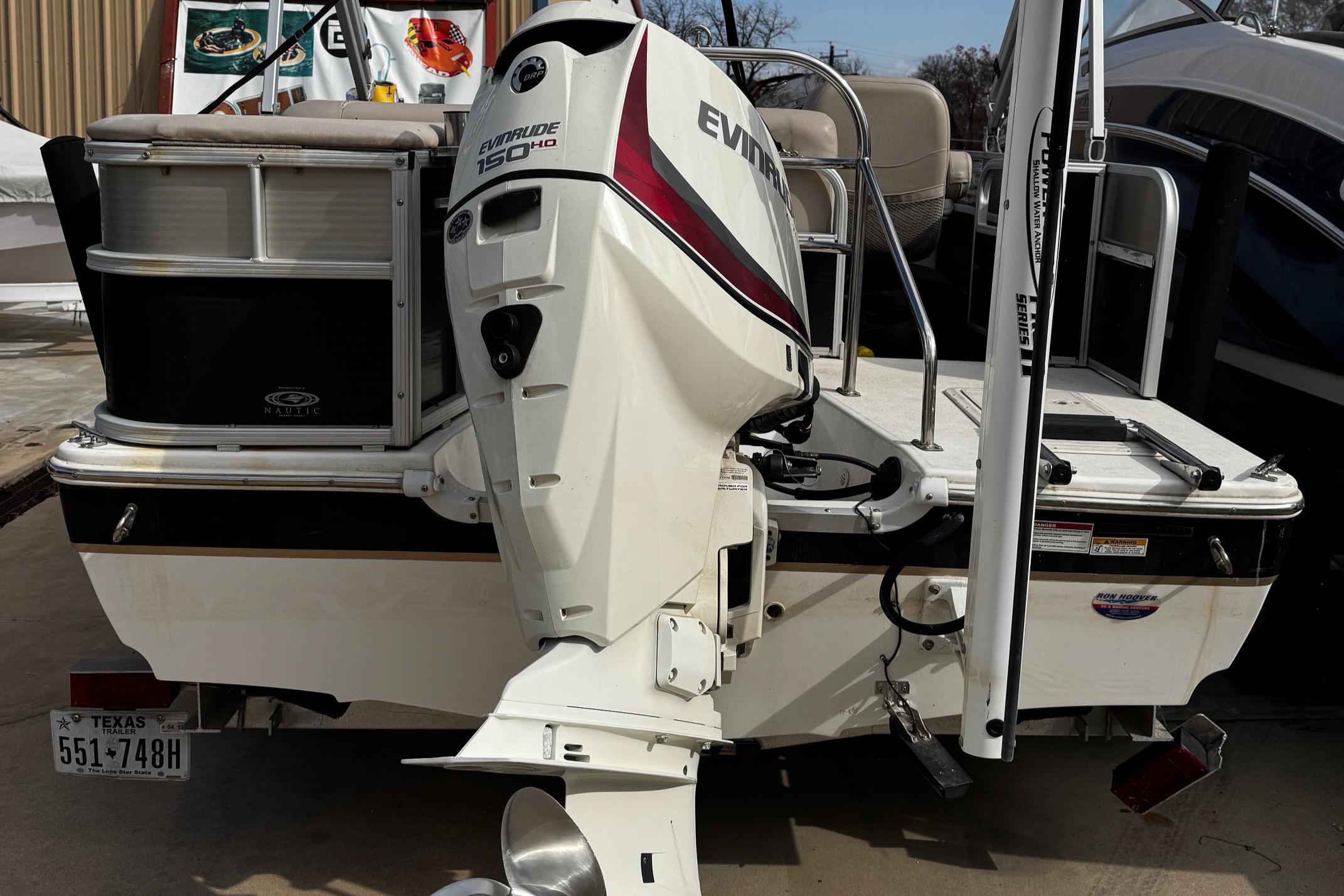 2014 Hurricane FunDeck 226F-5