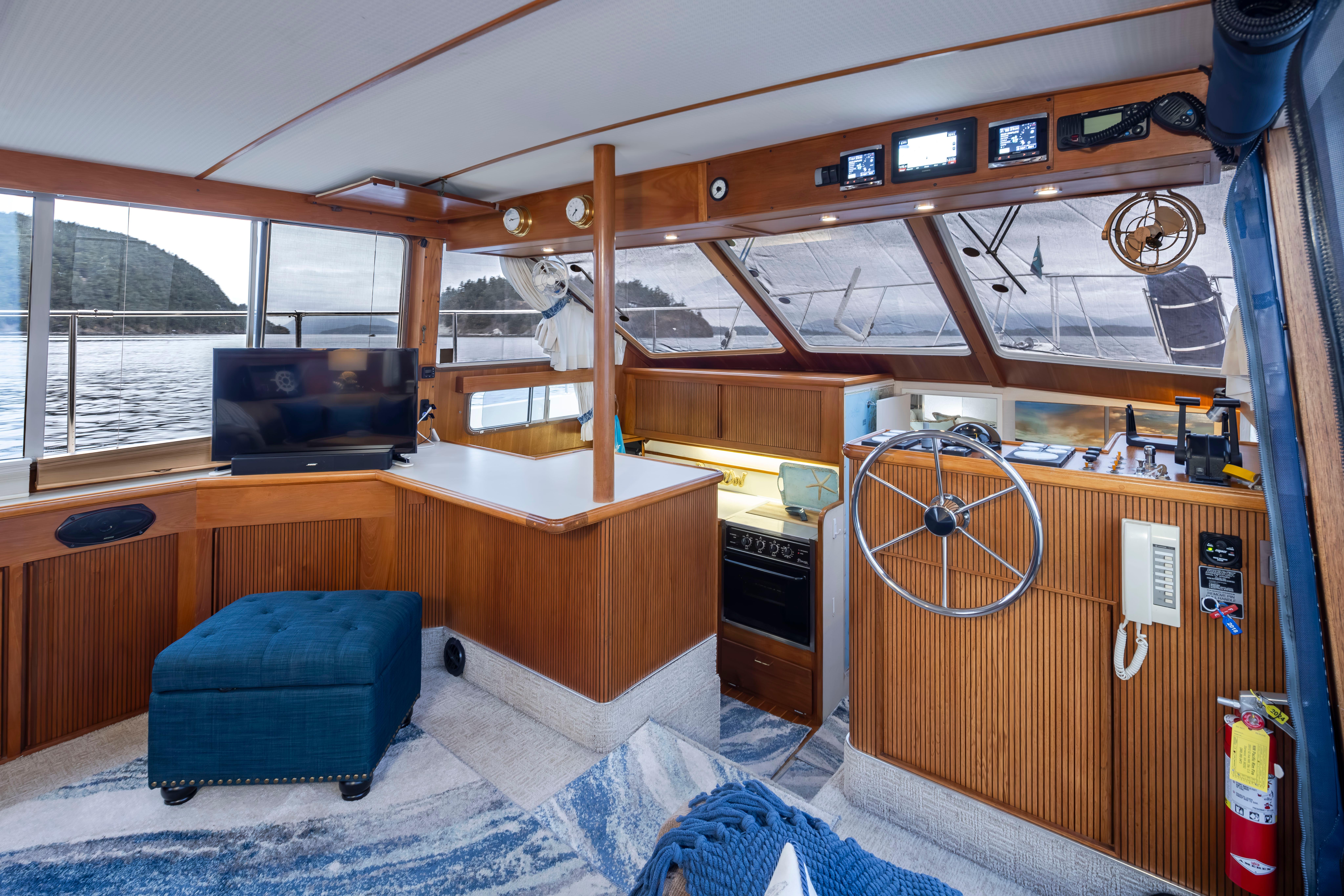 Tollycraft-44 Cockpit Motor Yacht 1990-Graceful Spirit WA-US-Interior of 1990 Tollycraft 44 Cockpit Motor Yacht with helm, TV, and seating area.-9844071 | Thumbnail
