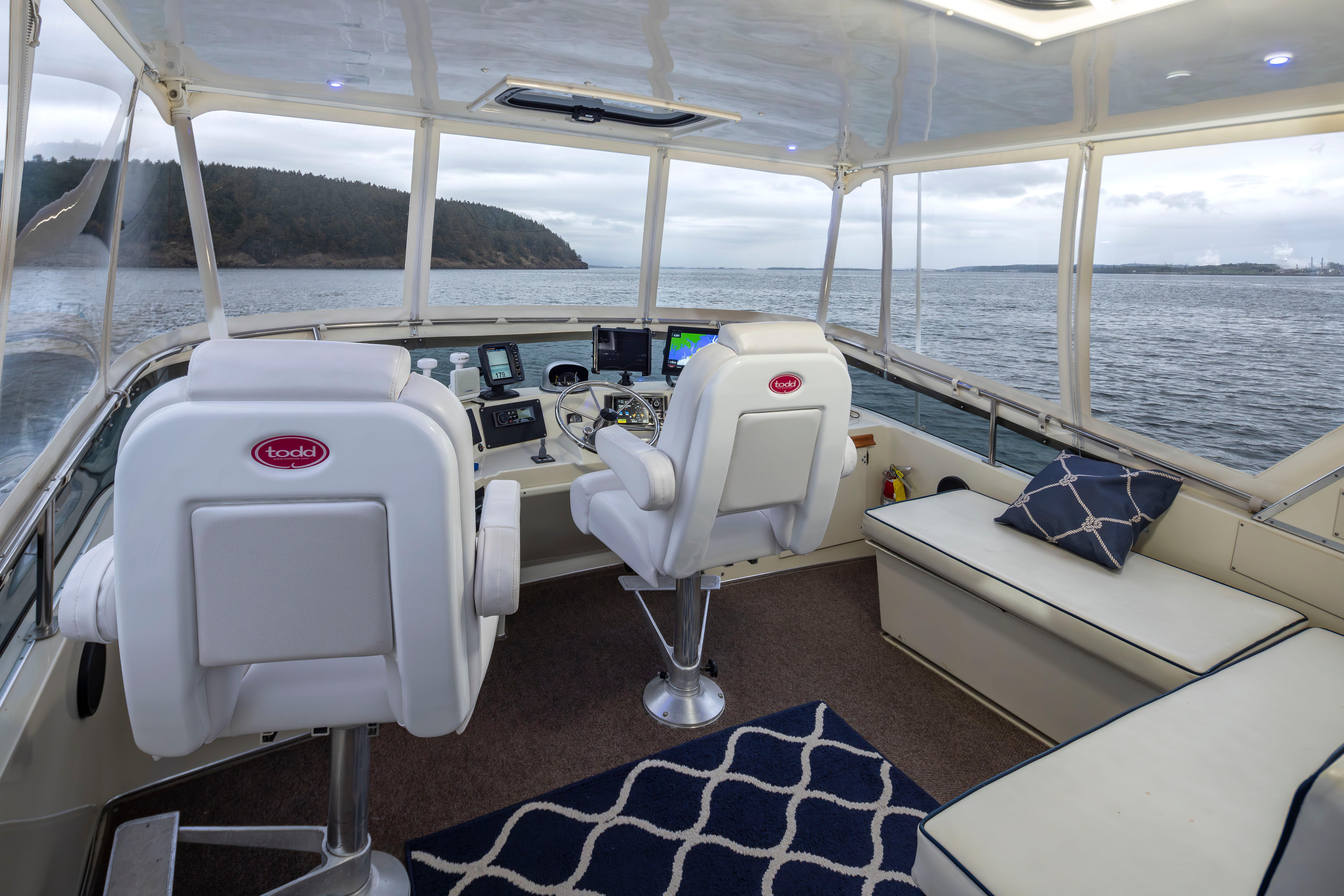Tollycraft-44 Cockpit Motor Yacht 1990-Graceful Spirit WA-US-Interior of 1990 Tollycraft 44 Cockpit Motor Yacht with helm and seating area.-9844071 | Thumbnail