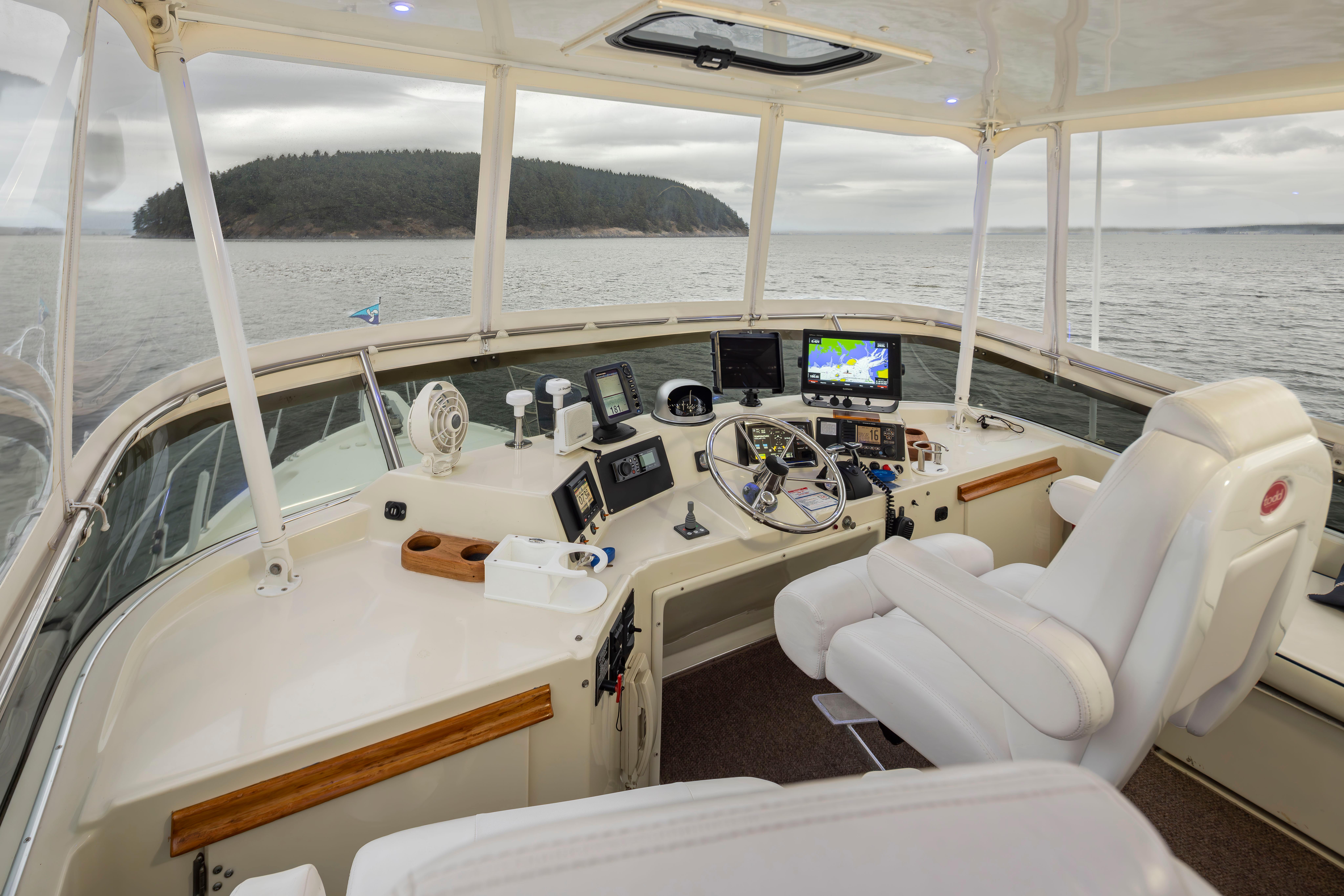 Tollycraft-44 Cockpit Motor Yacht 1990-Graceful Spirit WA-US-1990 Tollycraft 44 Cockpit Motor Yacht helm with navigation equipment, overlooking serene waters.-9844071 | Thumbnail