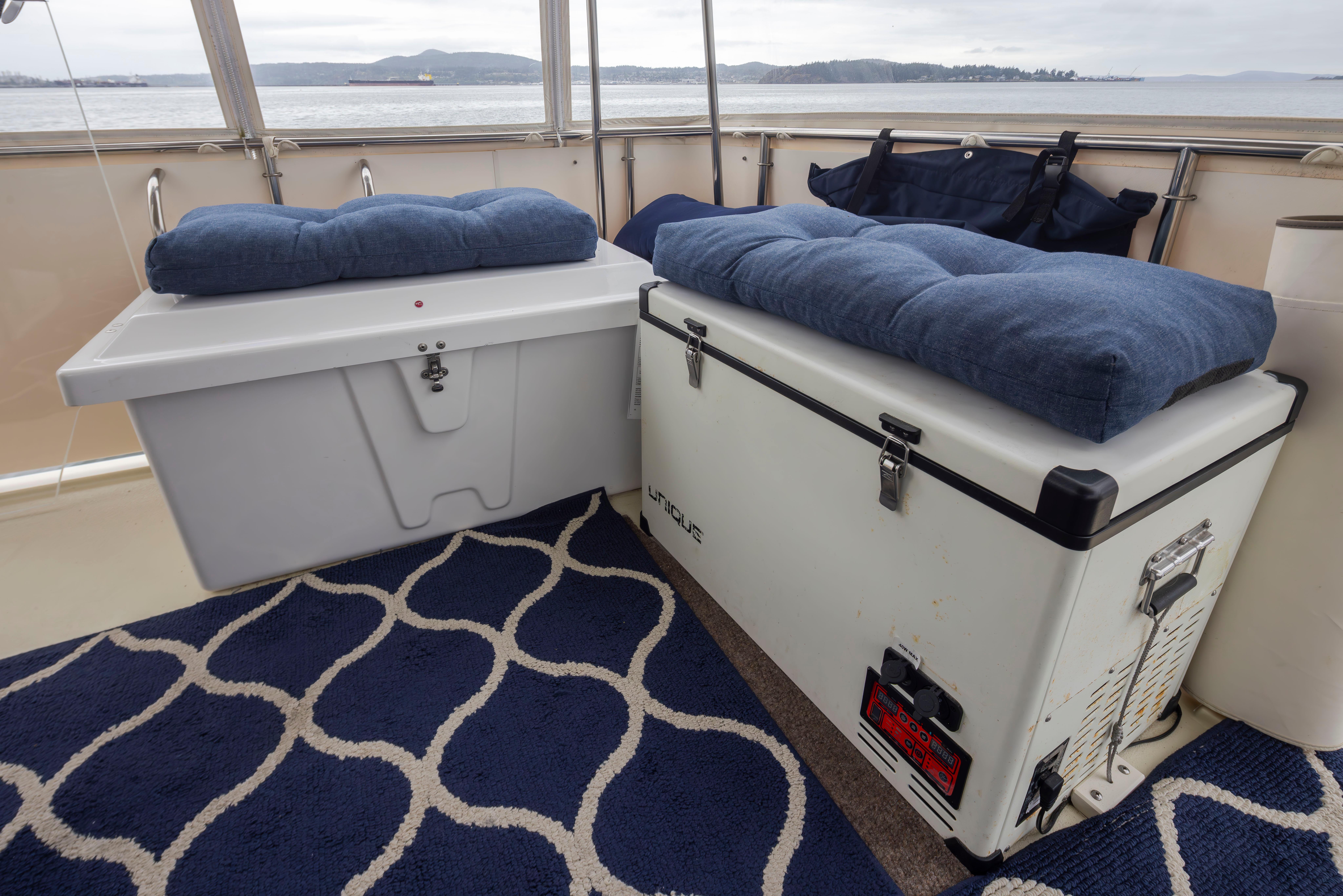 Tollycraft-44 Cockpit Motor Yacht 1990-Graceful Spirit WA-US-1990 Tollycraft 44 Cockpit Motor Yacht interior with cushioned storage boxes and nautical decor.-9844071 | Thumbnail