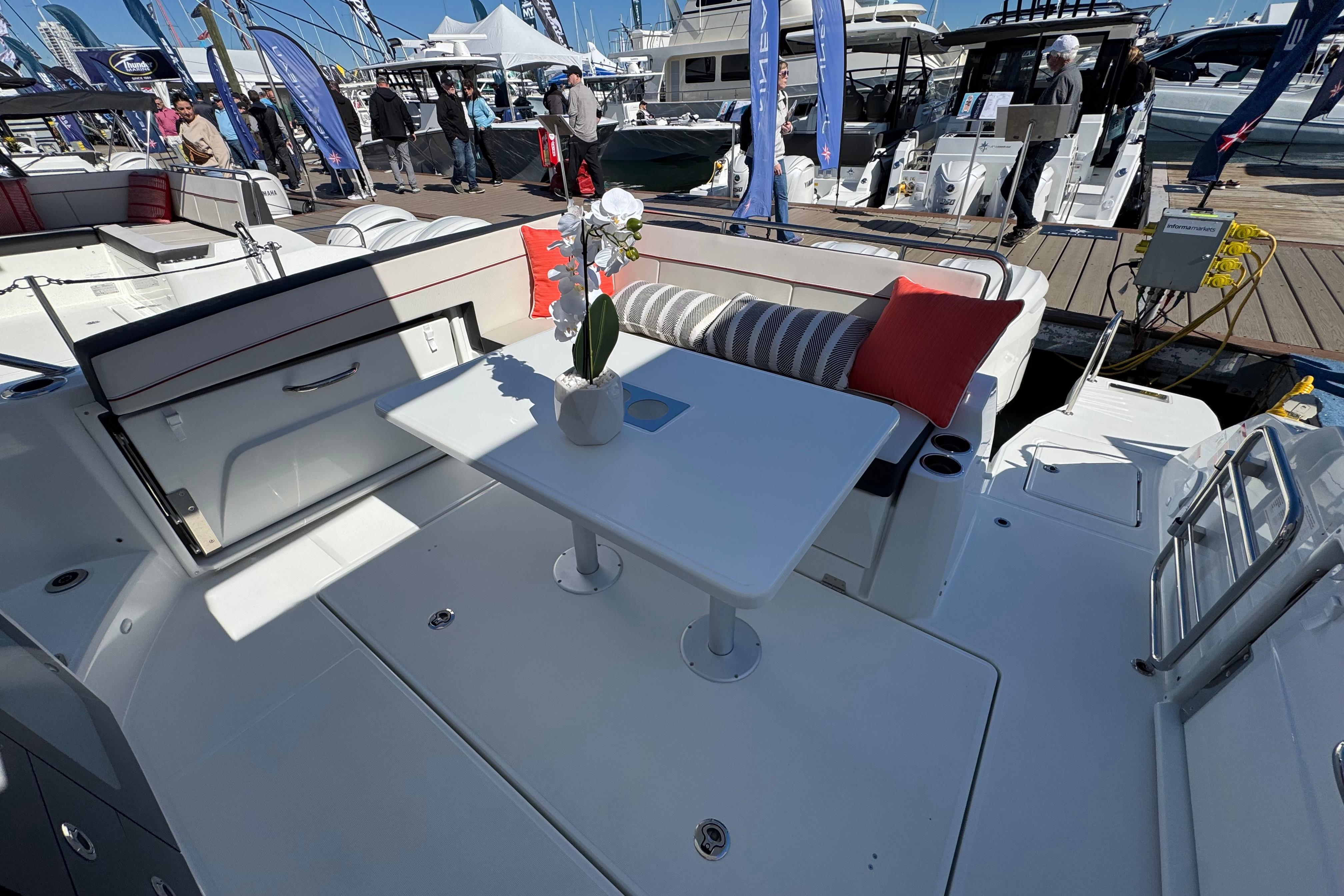 2025 Jeanneau Leader 10.5 WA Series 2-6