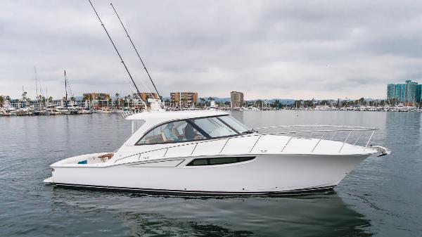 2023 Mag Bay 42' Photo of 2023 Mag Bay 42'