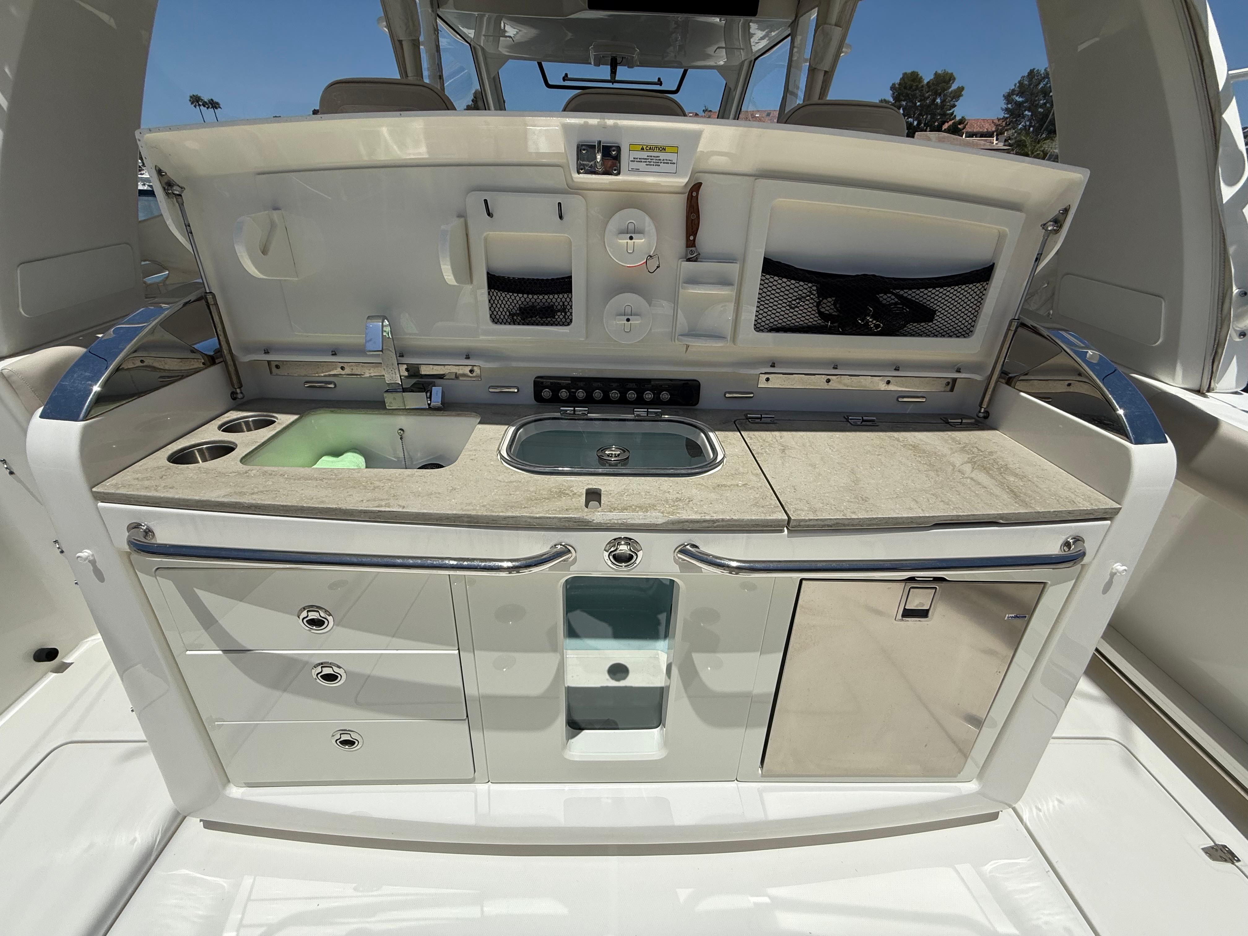 2019 Boston Whaler 420 Outrage #TBRL0118LLC inventory image at Sun Country Marine Group, Newport Beach 2019 Boston Whaler 420 Outrage #TBRL0118LLC inventory image at Sun Country Marine Group, Newport Beach