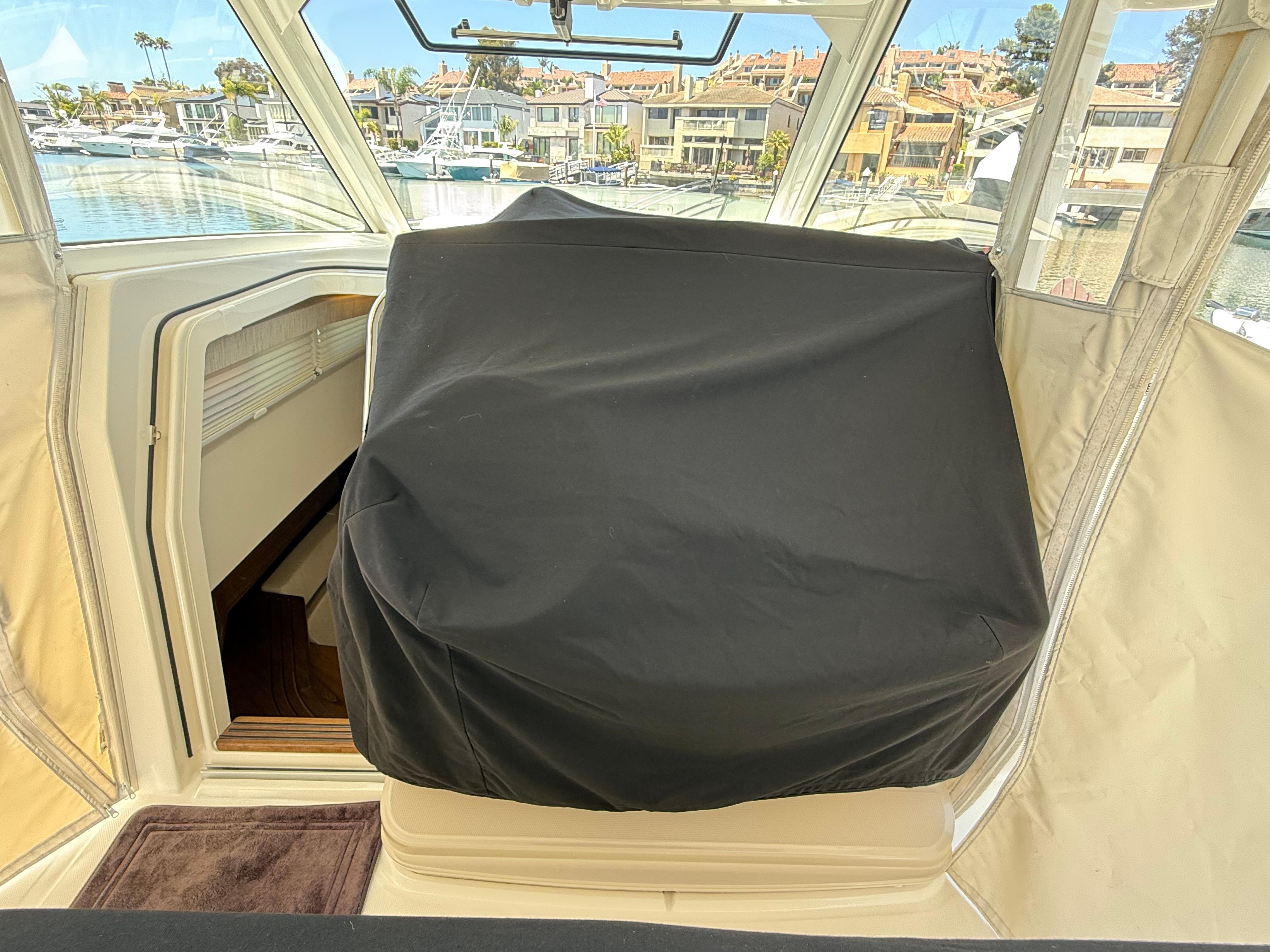 2019 Boston Whaler 420 Outrage #TBRL0118LLC inventory image at Sun Country Marine Group, Newport Beach 2019 Boston Whaler 420 Outrage #TBRL0118LLC inventory image at Sun Country Marine Group, Newport Beach