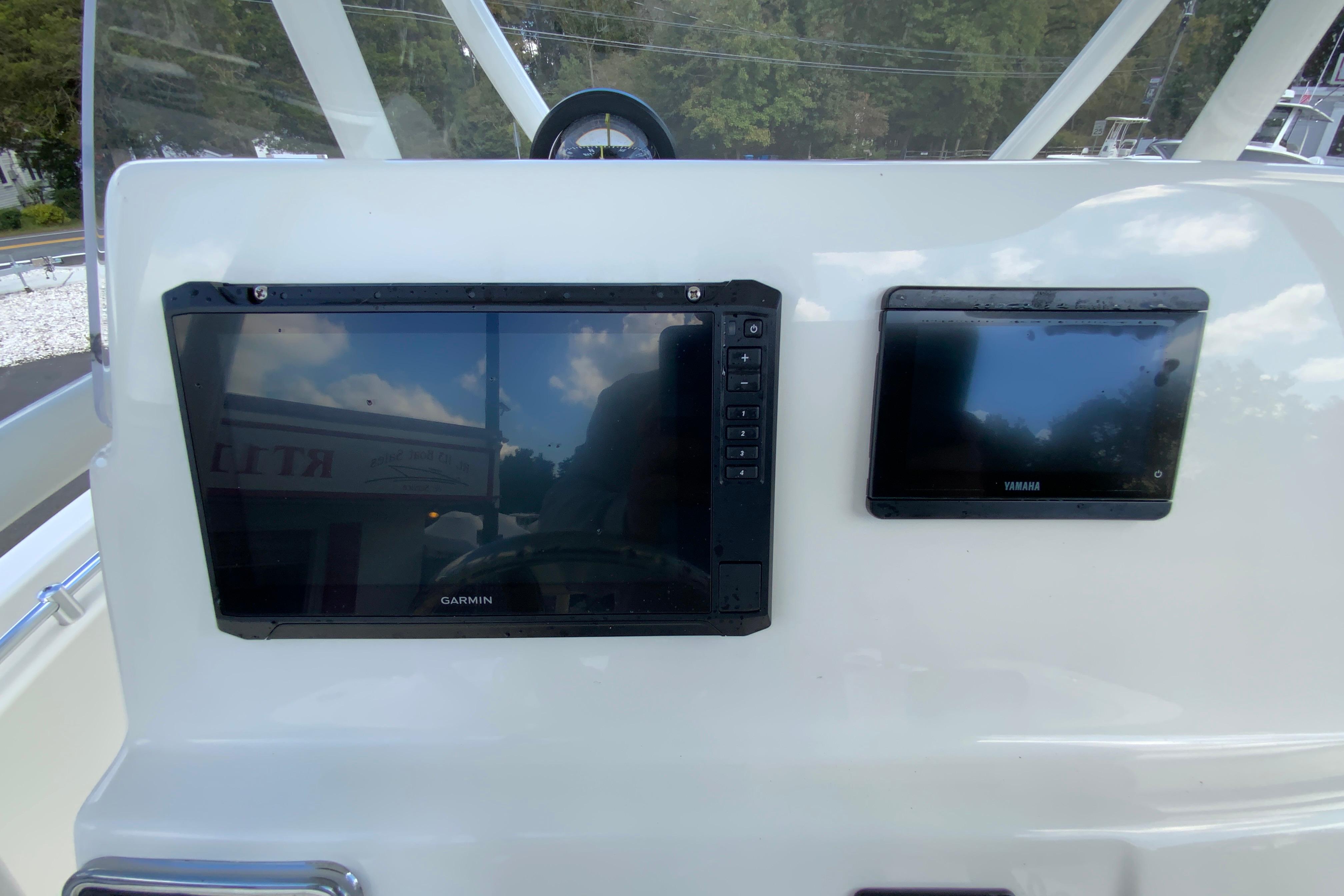 2025 Cobia 220 Center Console-15