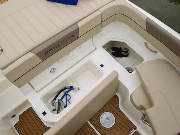 2022 Bayliner boat for sale, model of the boat is VR5 Bowrider & Image # 5 of 51