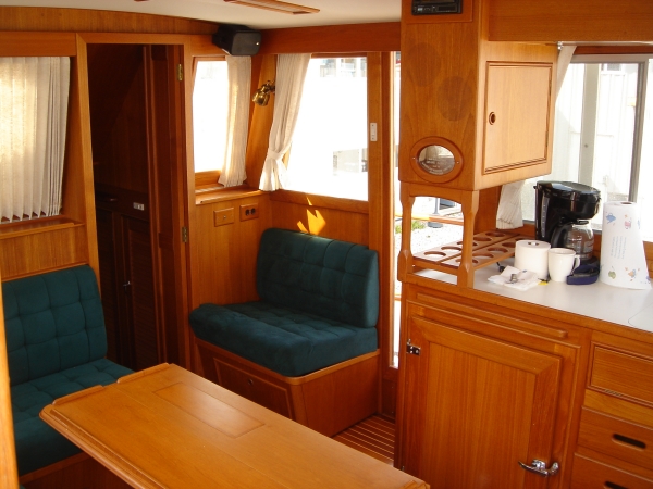 Salon Aft Port