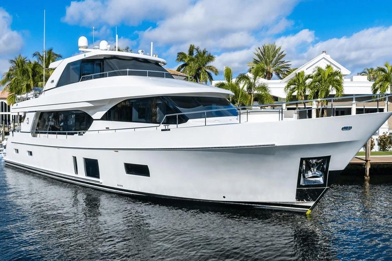 2020 Ocean Alexander 100 Skylounge Megayacht