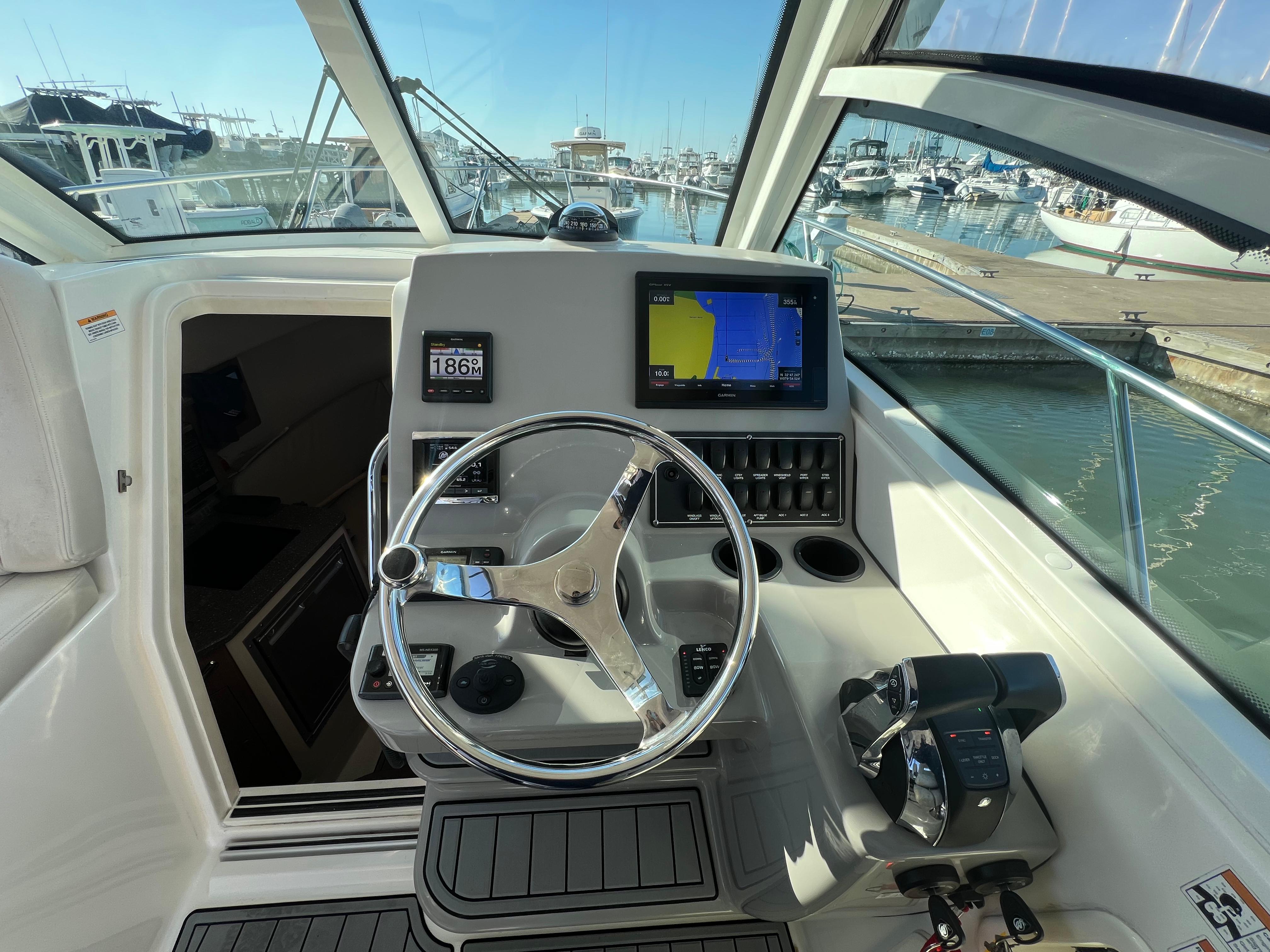 2017-boston-whaler-285-conquest-power-9764091-20250418135358399-1_XLARGE