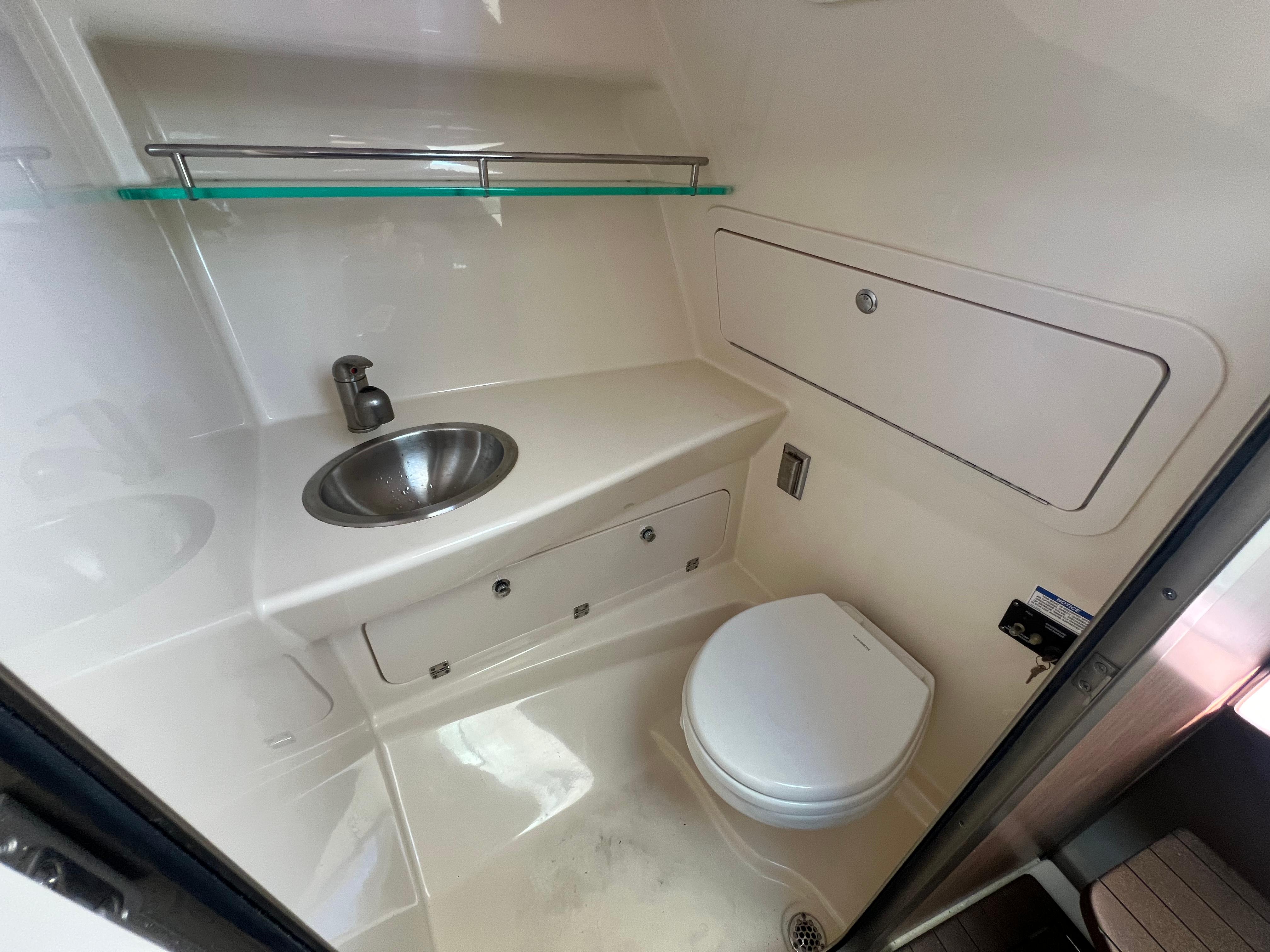 2017-boston-whaler-285-conquest-power-9764091-20250418135418660-1_XLARGE