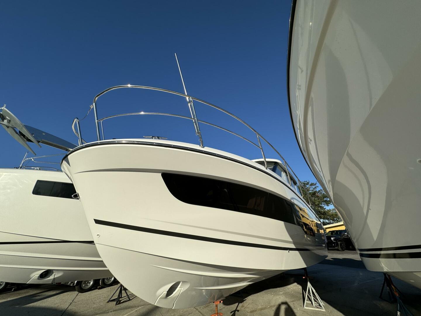 2025 Jeanneau NC 1095 Weekender-3